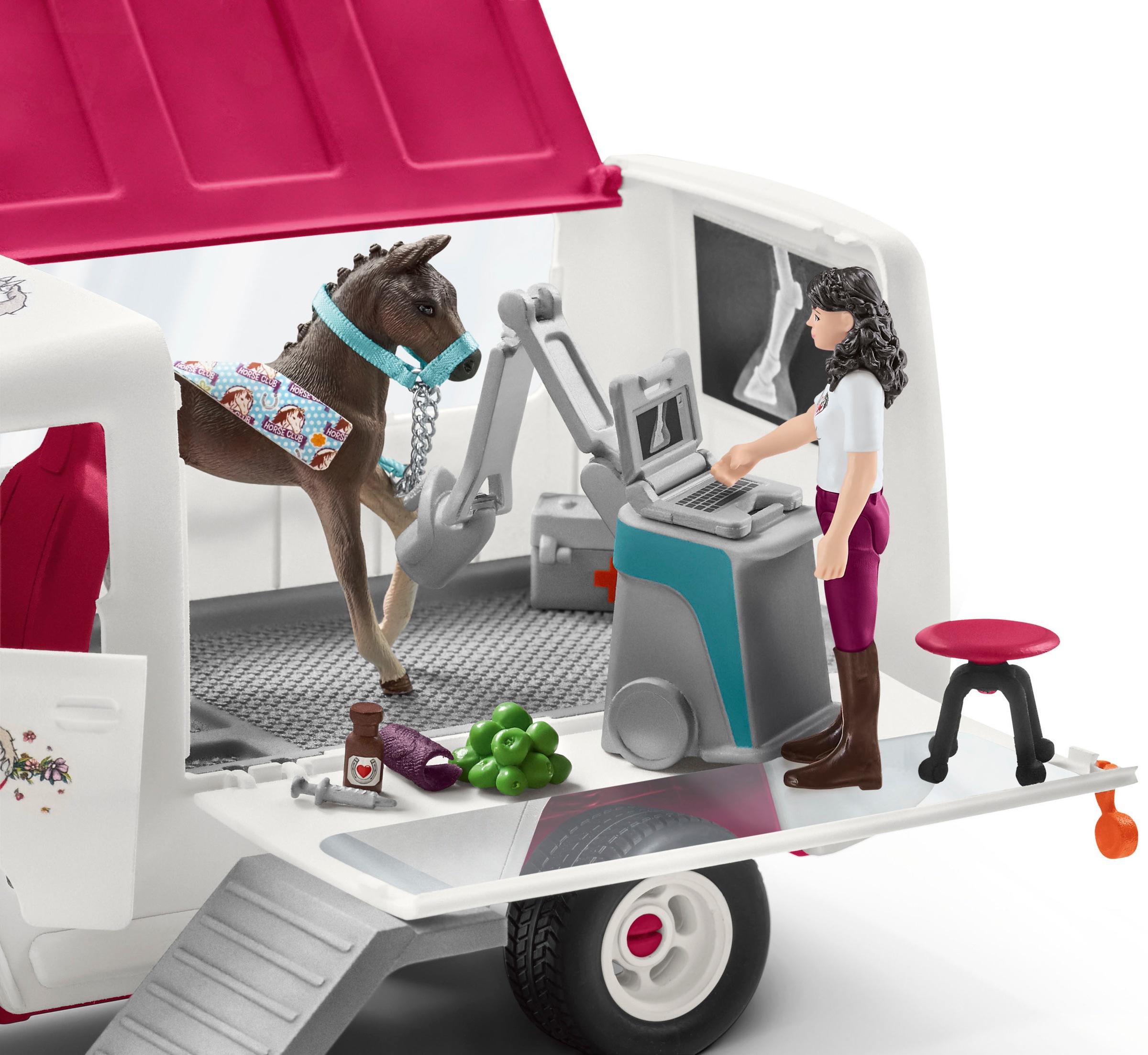 Schleich® Spielwelt »HORSE CLUB, Mobile Tierärztin mit Hannoveraner Fohlen (42439)«