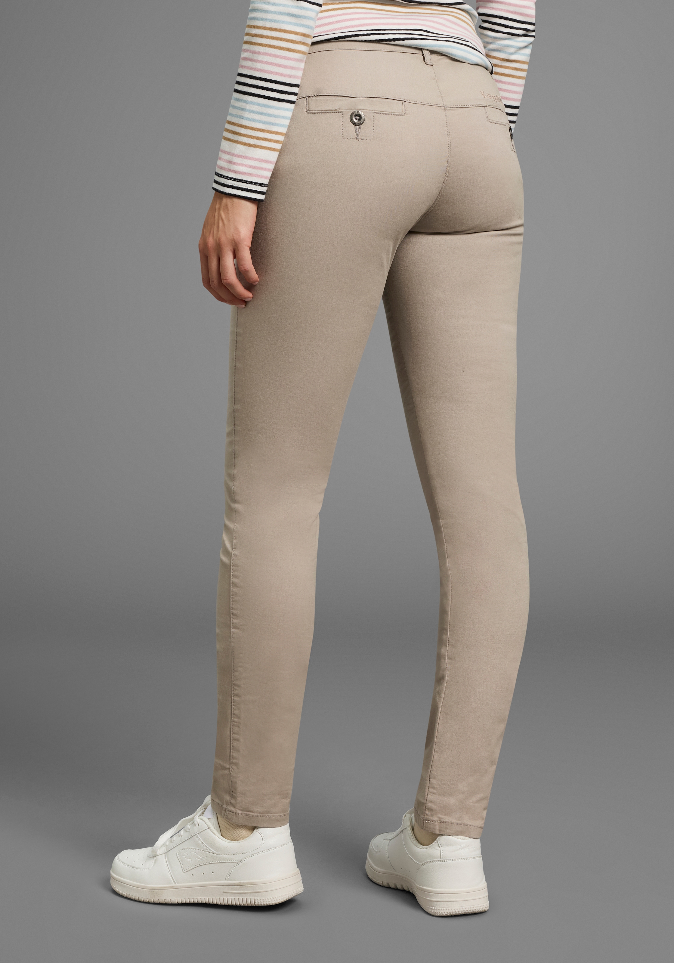 KangaROOS Chinohose, (Set, 2 tlg., mit Gürtel), in schmaler Form, mit Kordel zu binden