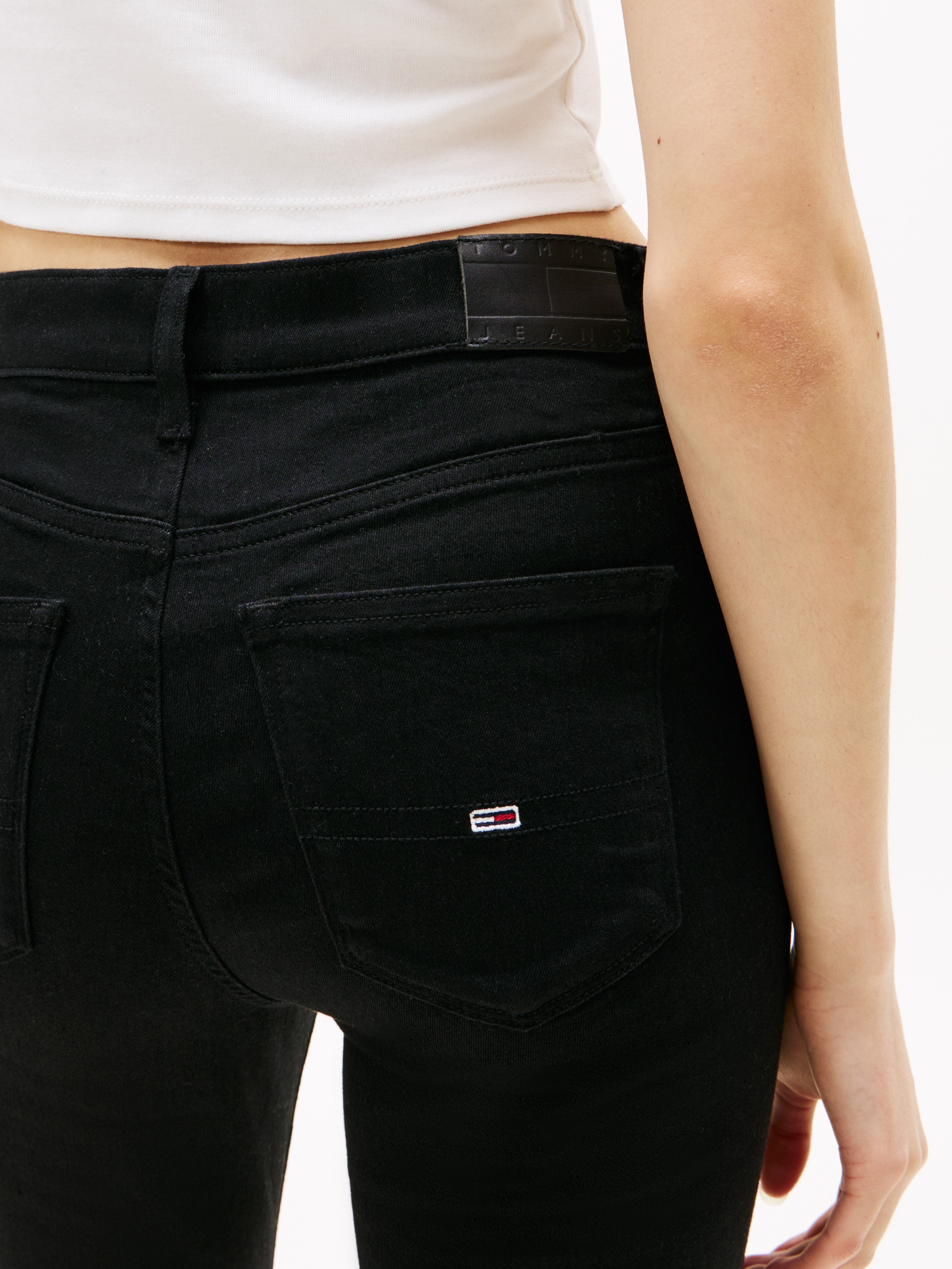 Tommy Jeans Skinny-fit-Jeans »Nora Mid Rise Skinny Fit«, Röhrenjeans aus Baumwollstretch mit mittlerer Leibhöhe