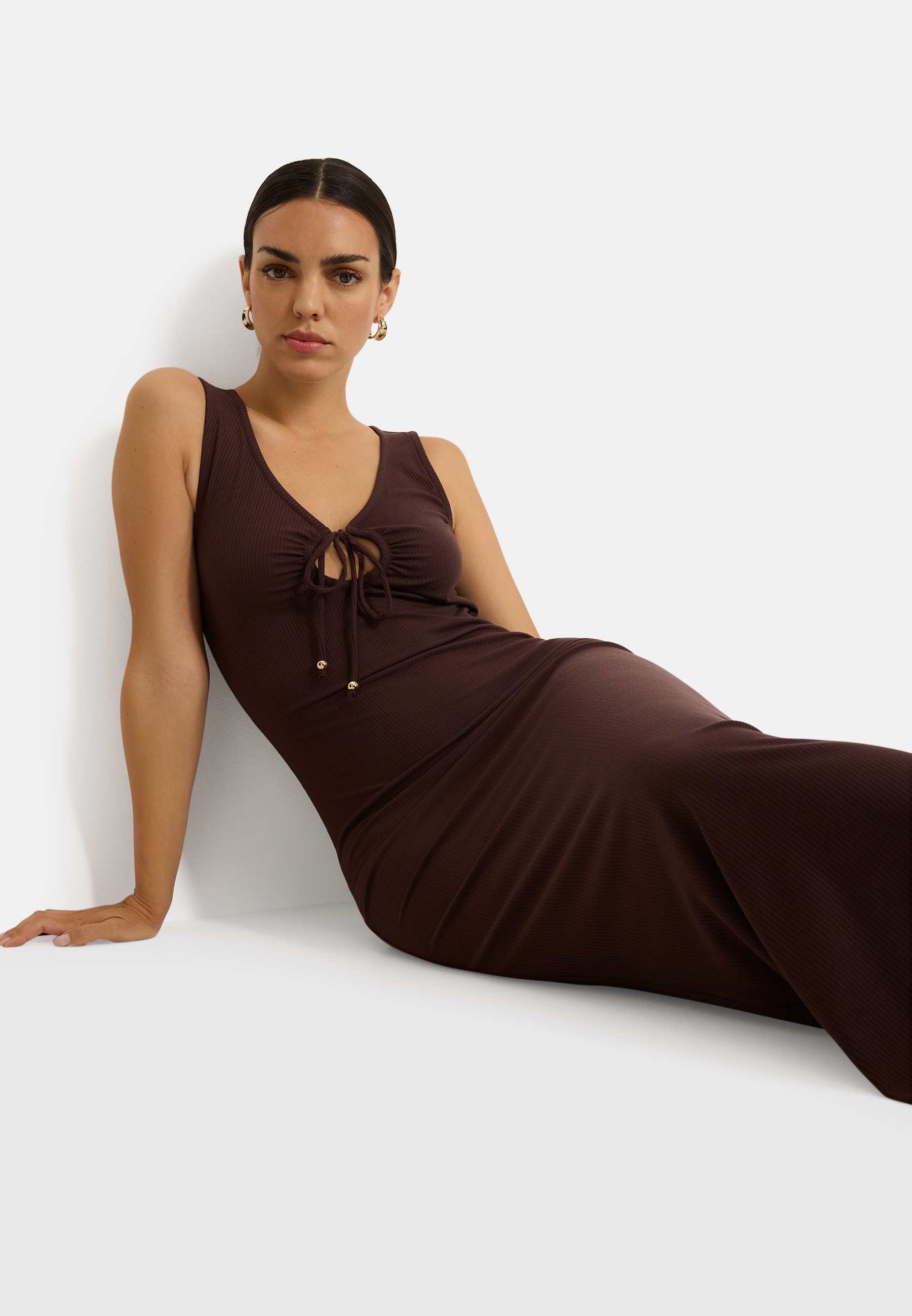 LSCN by LASCANA Maxikleid Ohne Taschen aus weicher Rippware mit Cut-out-Detail, Rippkleid