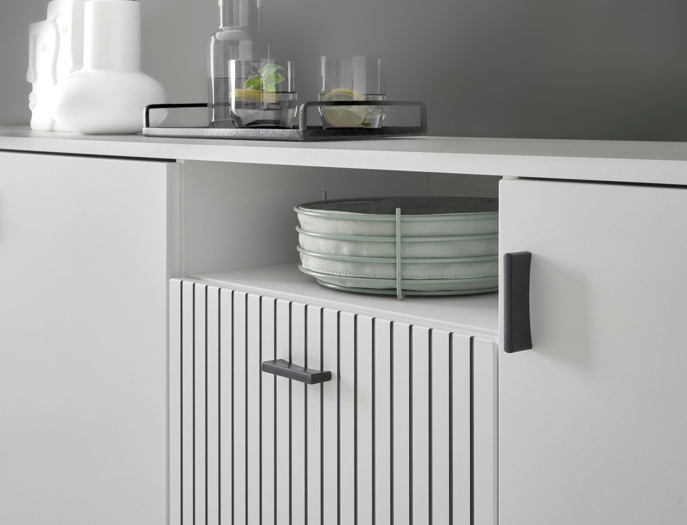 INOSIGN Sideboard »Hudson«, in moderner Trendfarbe, Griffe aus Metall (Schwarz), Breite 200 cm