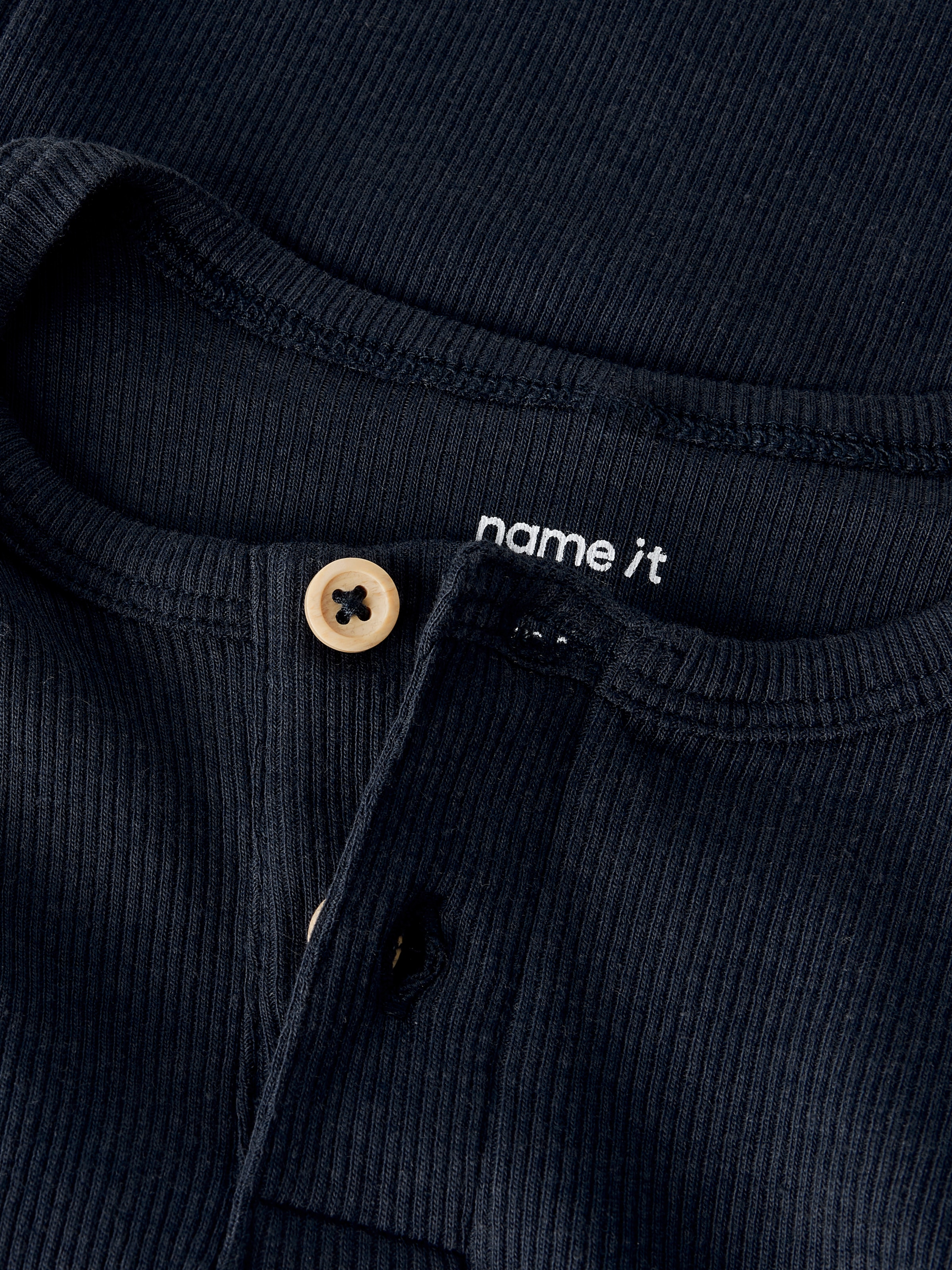 Name It Langarmshirt »NMMKAB LS TOP NOOS« Im Henley-Stil - mit kurzer Knopfleise, normal geschnitten