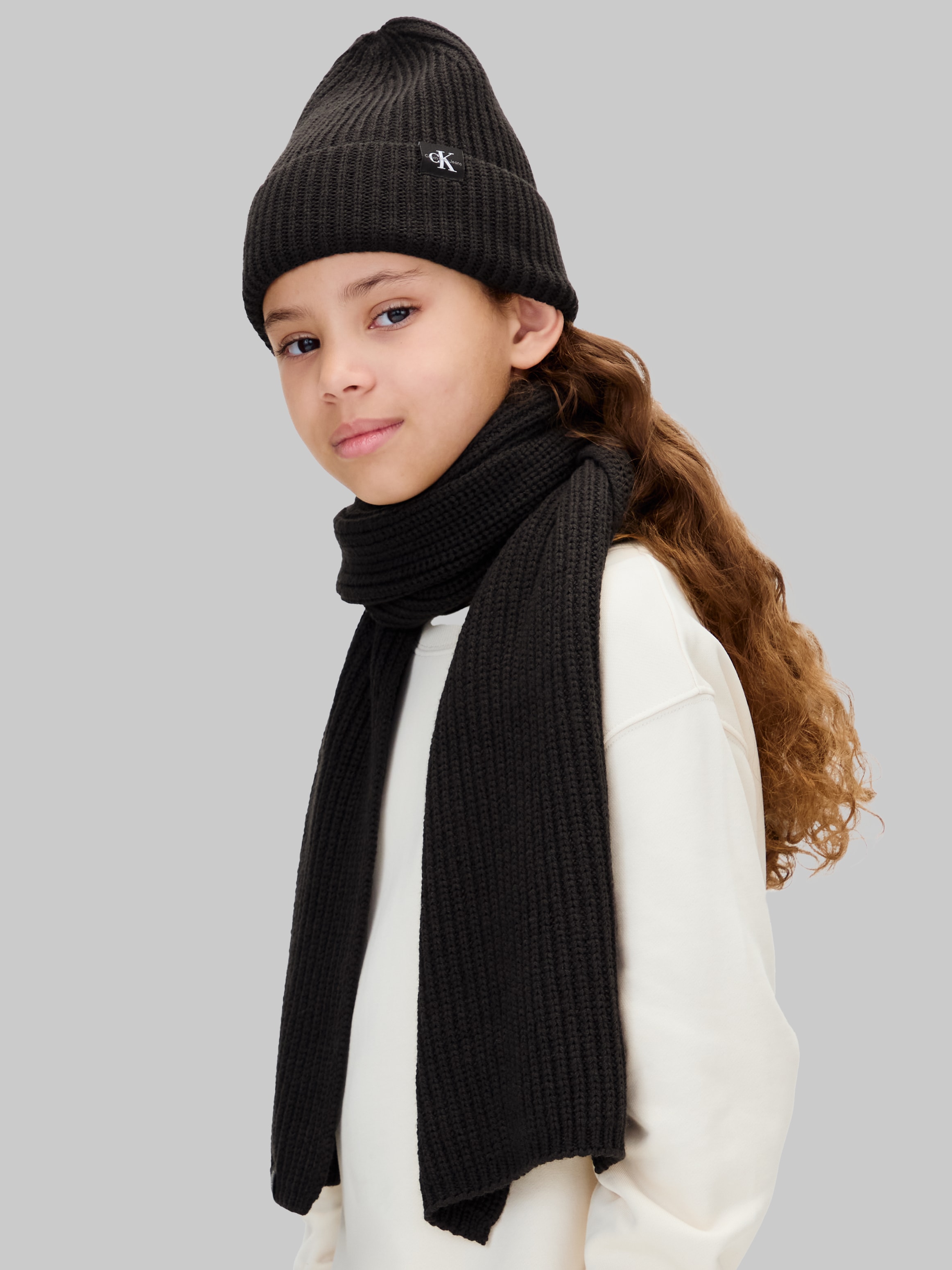 Calvin Klein Jeans Strickmütze »Monogram Rib Scarf Beanie Set«, mit Logopatch