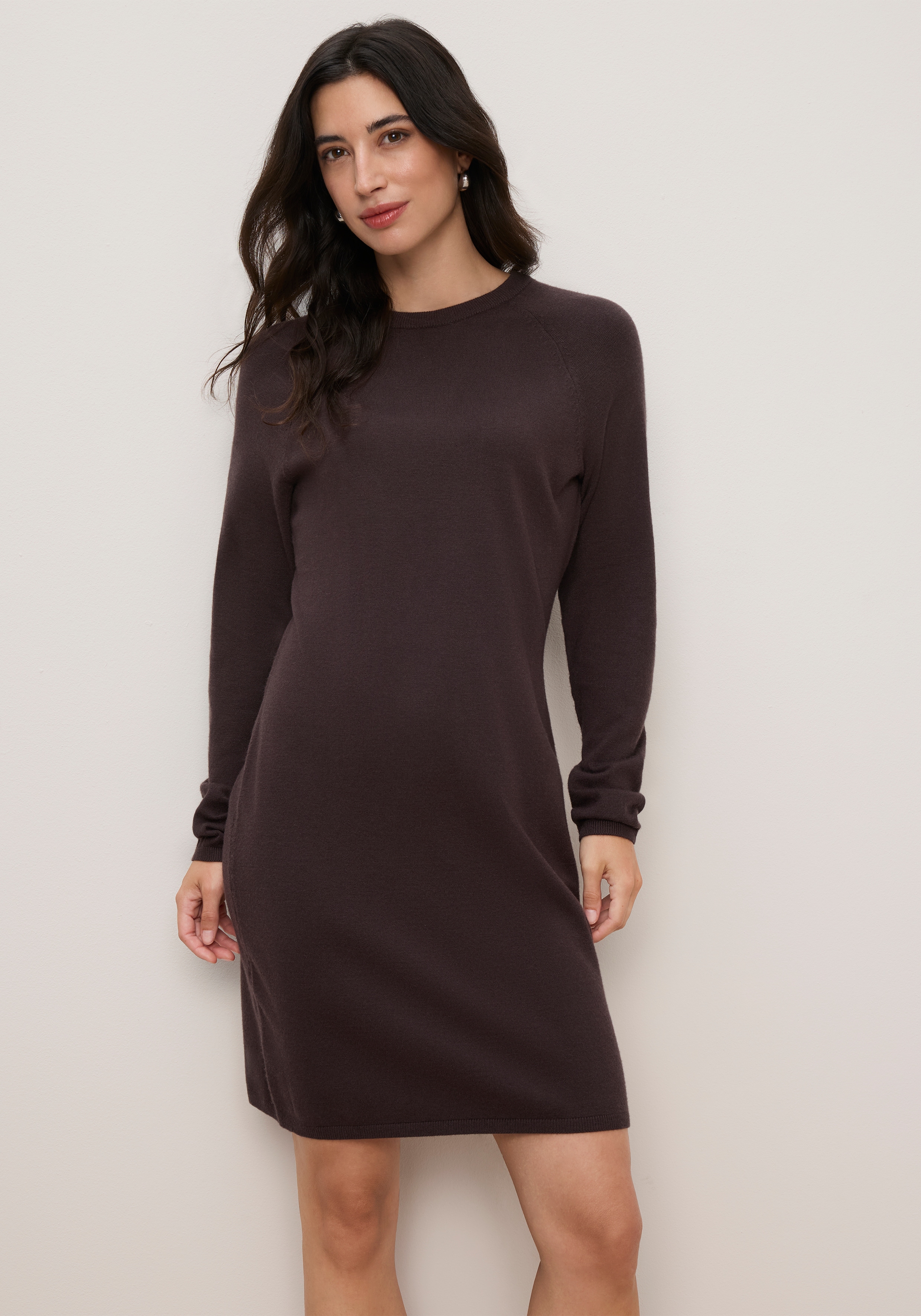 Tamaris Strickkleid "mit figurumspielender Passform" lässiges Mini-Kleid aus Viskosemischung