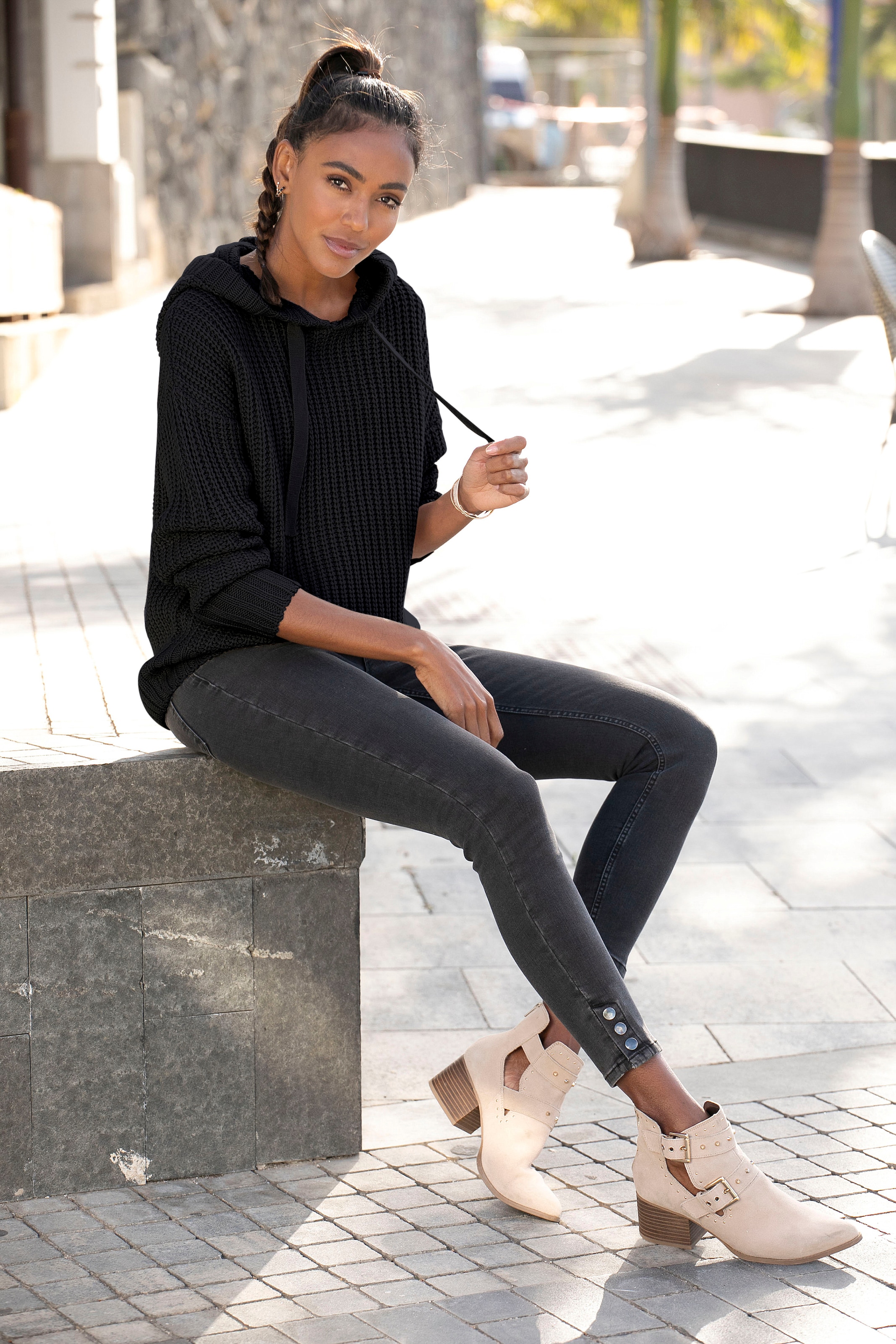 LASCANA Kapuzenpullover, aus weichem Grobstrick, weicher Strickpullover mit Kapuze