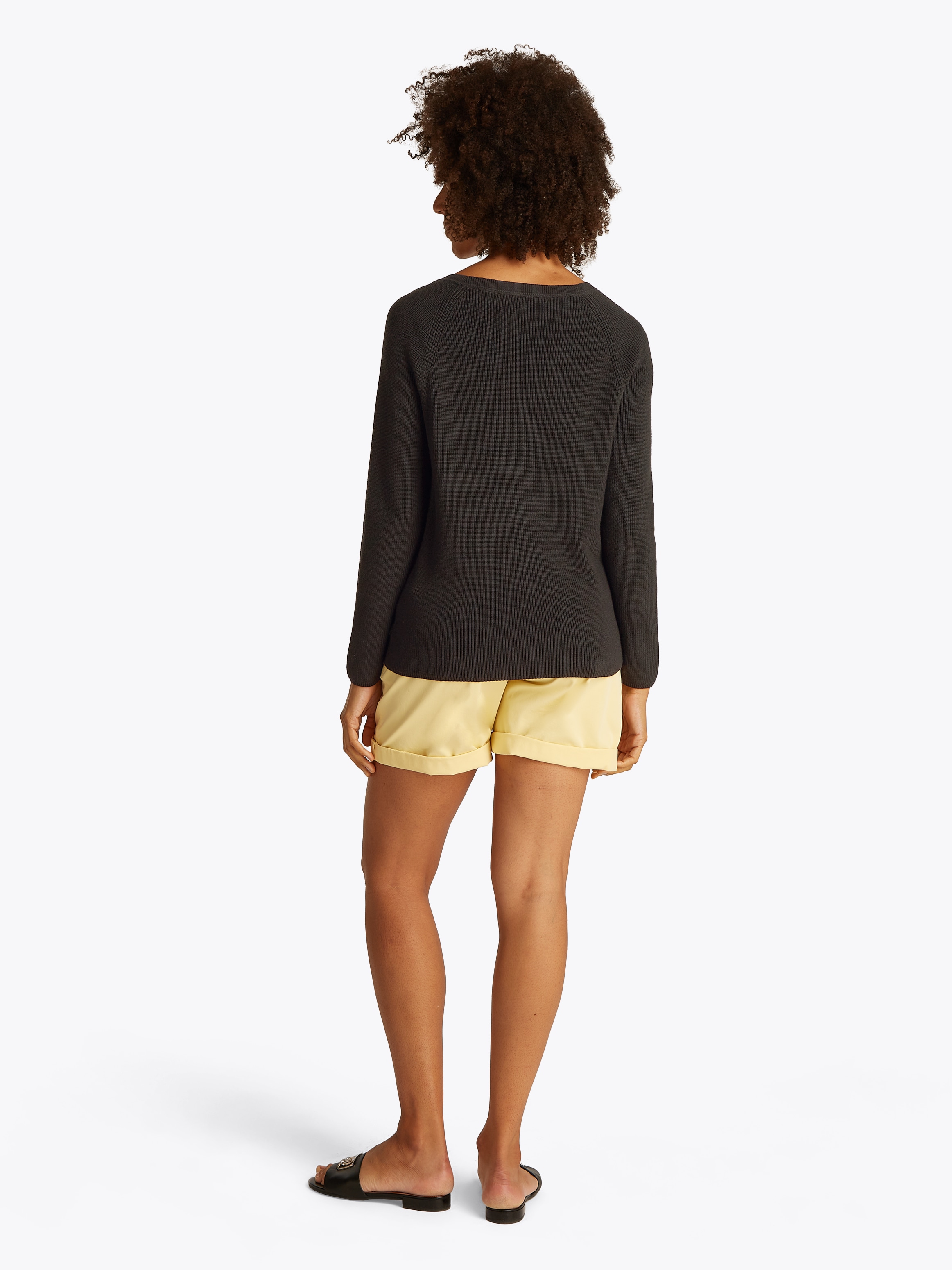 Tommy Hilfiger Strickpullover »CO CARDI FINE GG LS BOAT-NK SWT«, mit Raglanärmel, Logostickerei
