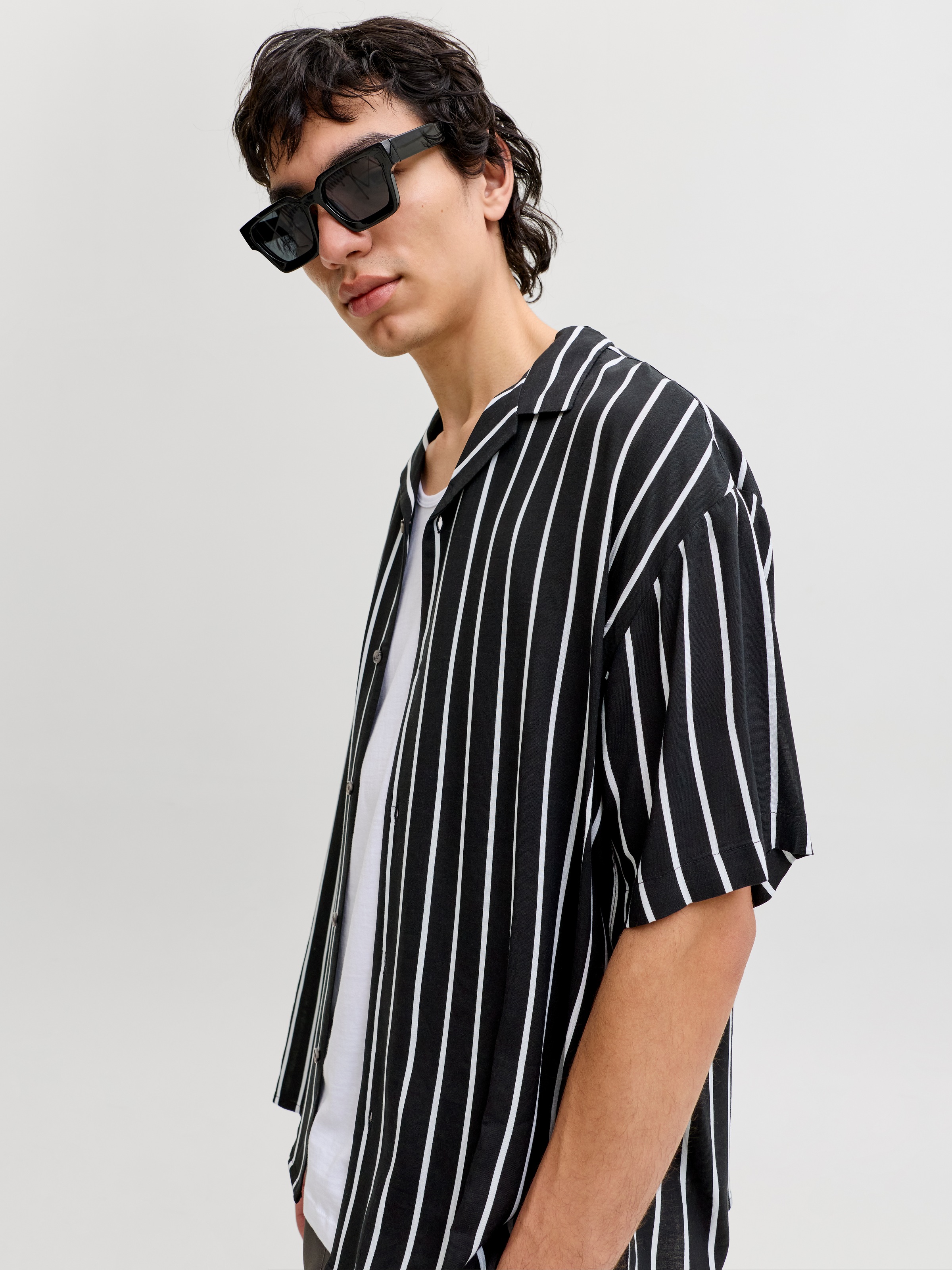 Jack & Jones Kurzarmhemd »JJEJEFF RESORT STRIPE SHIRT S/S SN« Viskose, loose fit