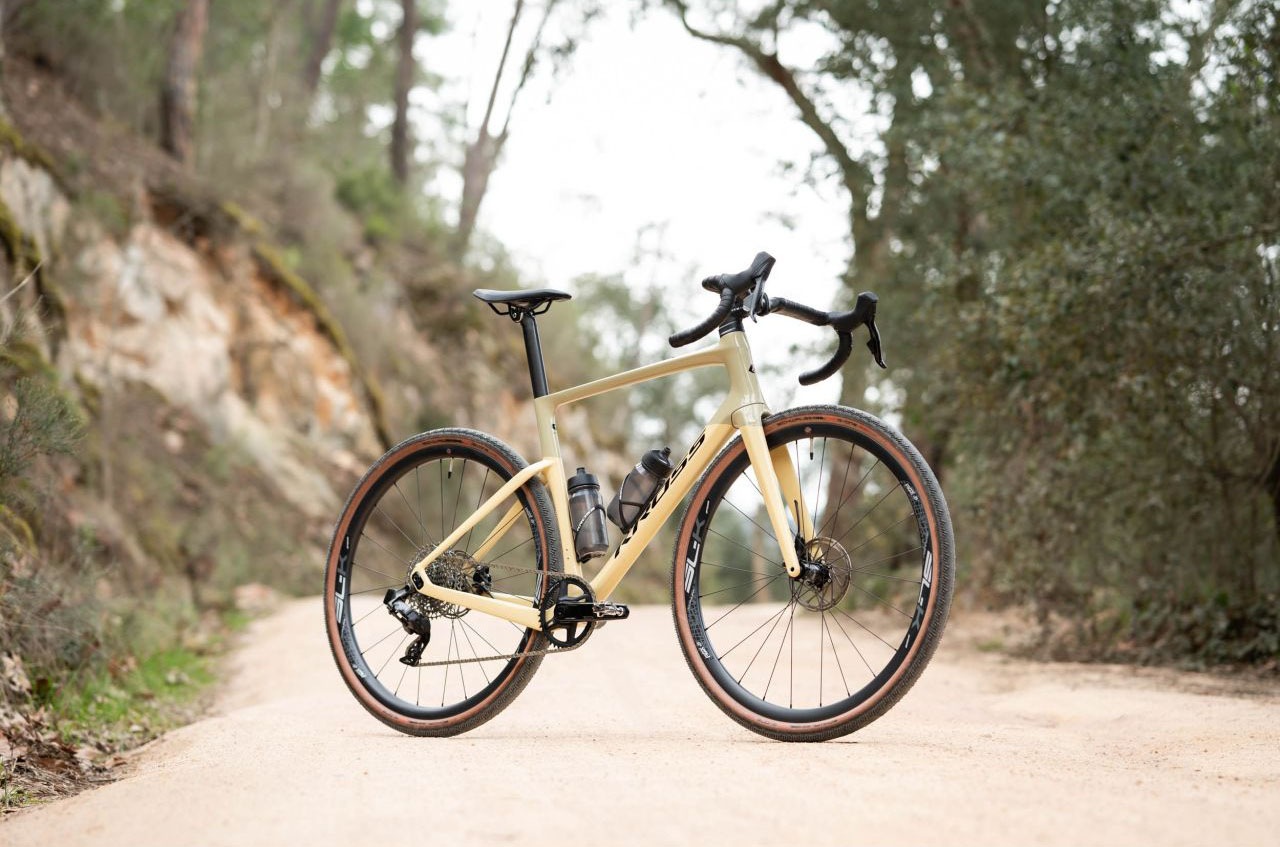 Kross Gravelbike »KROSS Gravelbike Esker RS 3.0 28" braun«, 12 Gang, SRAM, RIVAL XPLR AXS Schaltwerk, Kettenschaltung