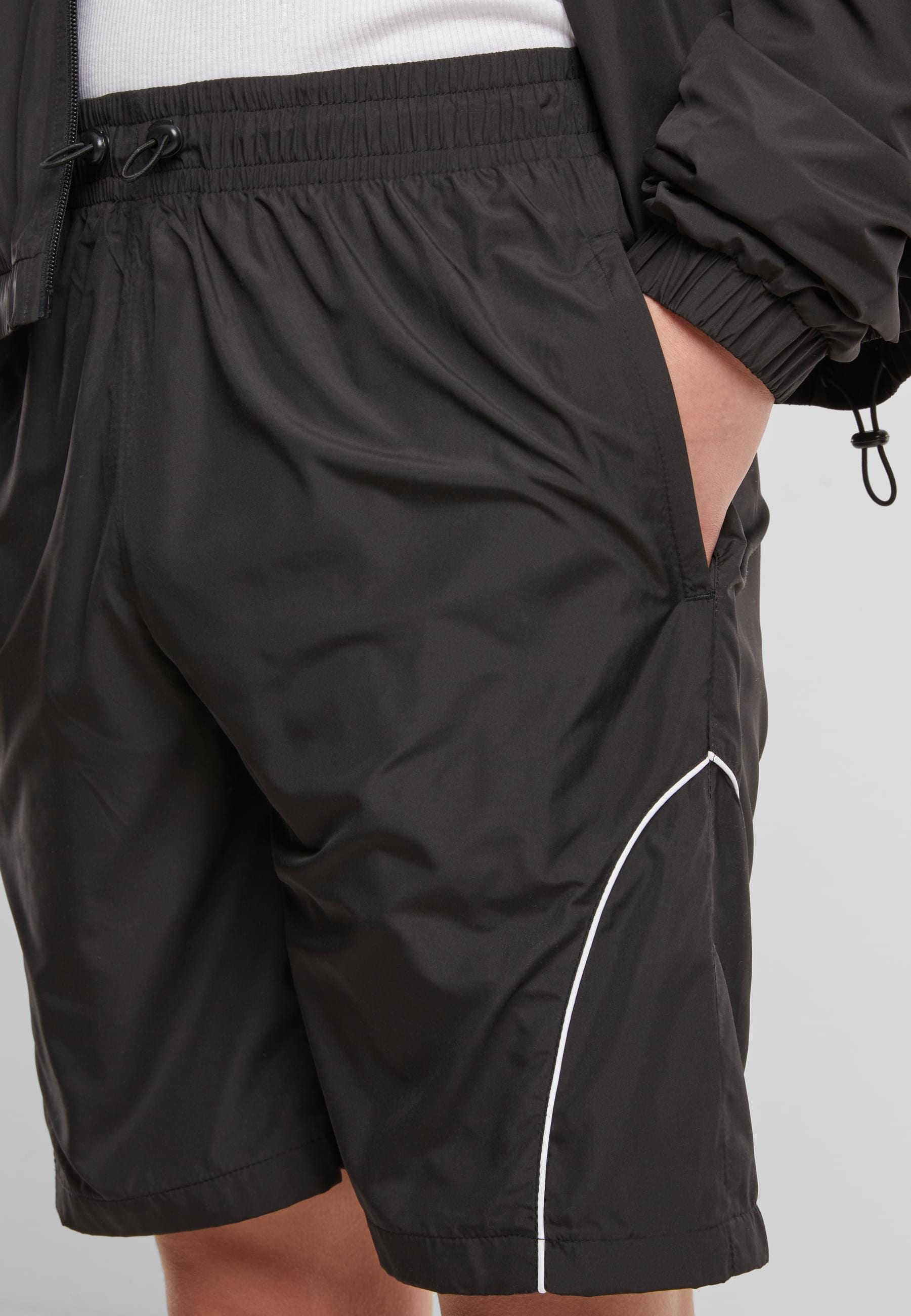 URBAN CLASSICS Shorts »Urban Classics Piped Panel Trackshorts«, (1 tlg.)