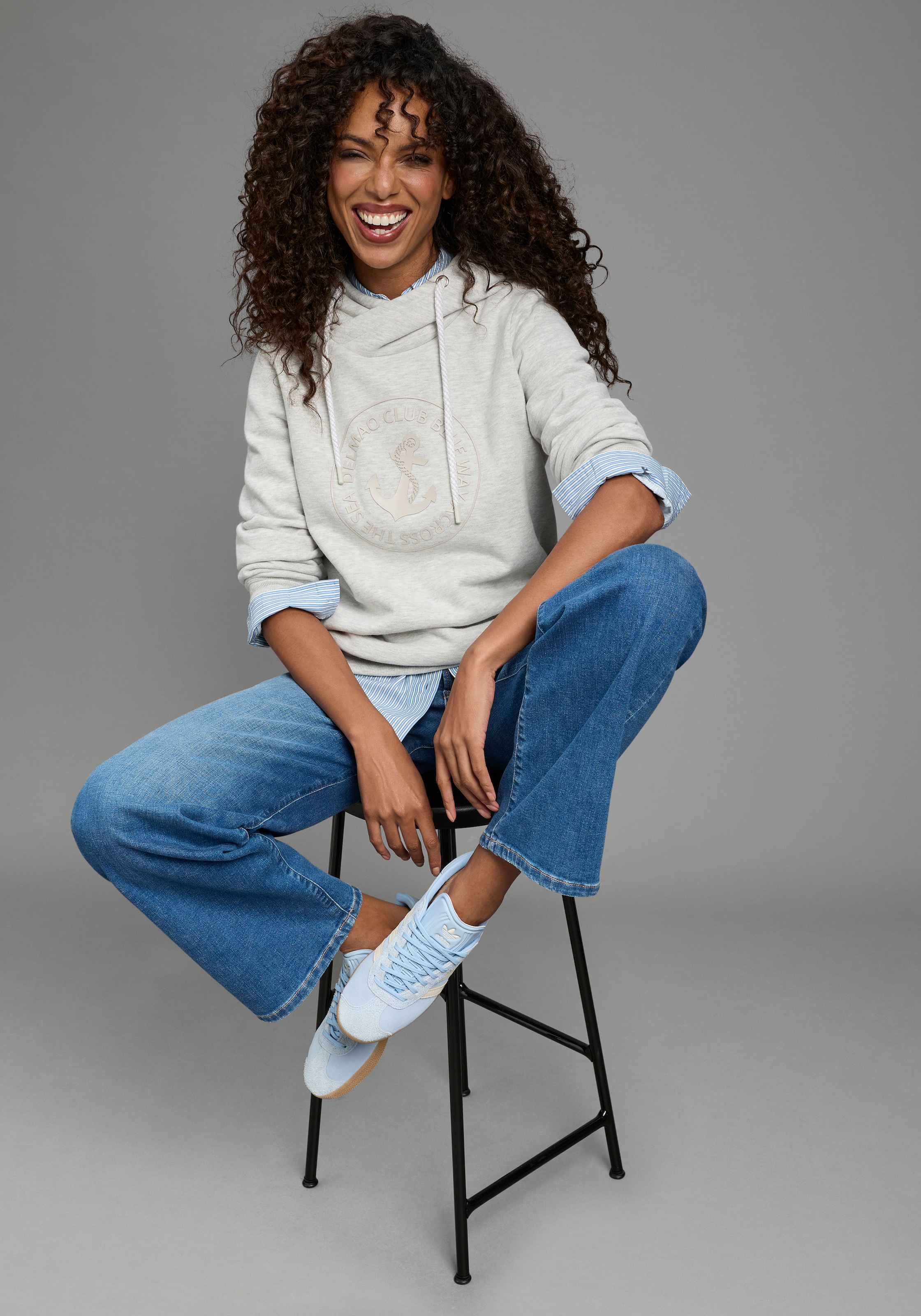 DELMAO Kapuzensweatshirt , Weiche Baumwollmischung mit Print, Kordel und maritimen Details
