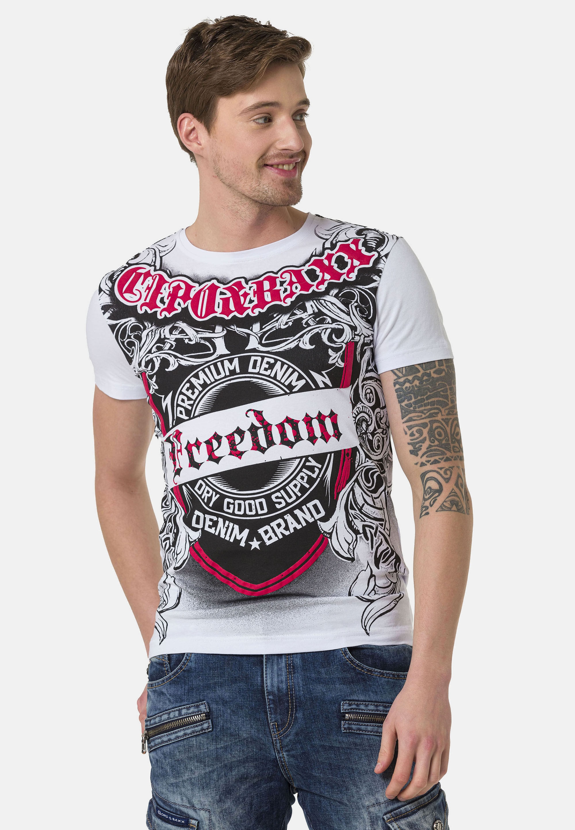 Cipo & Baxx T-Shirt »T-Shirt«, große Tribal- und Markenprints setzen rockige Akzente