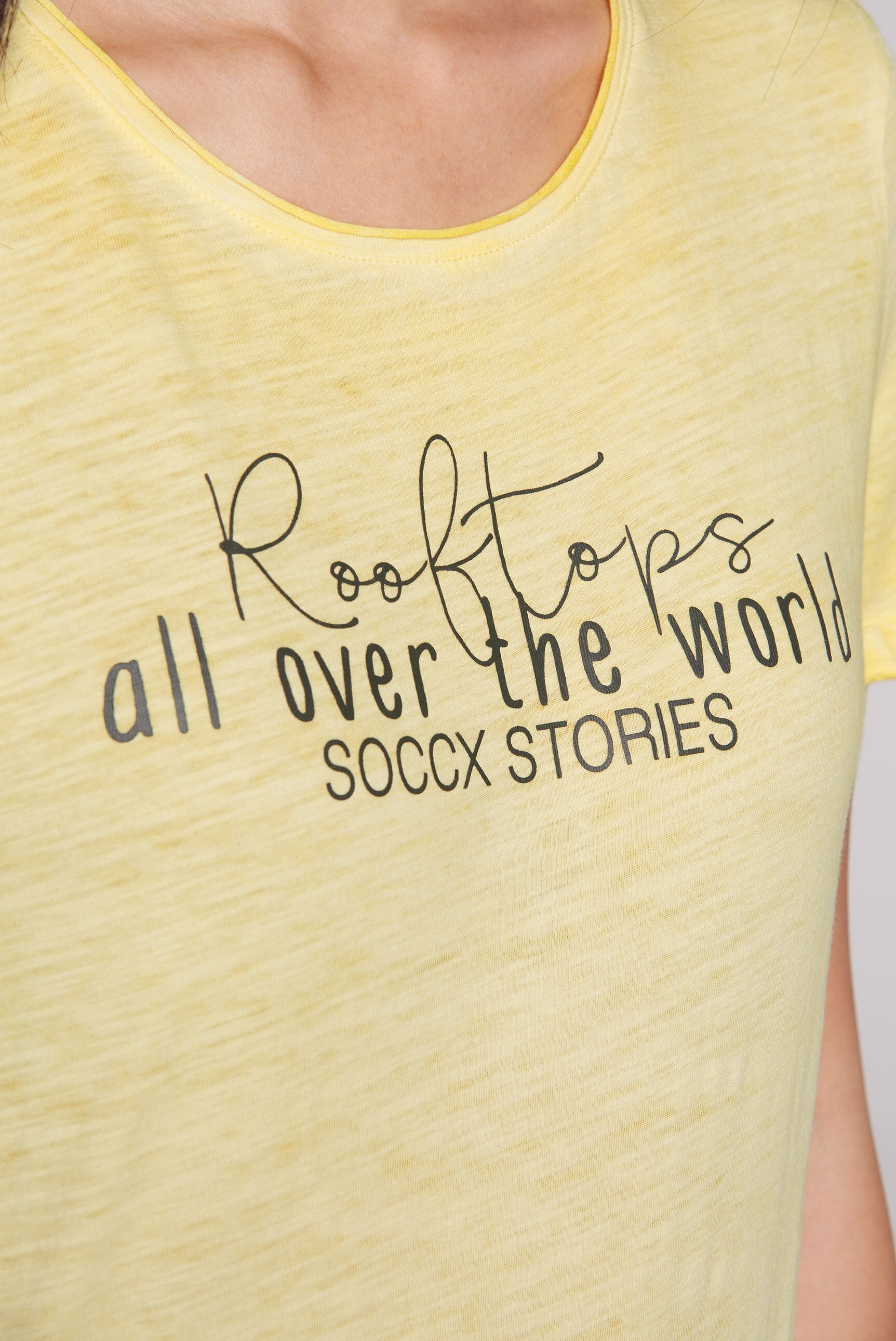 SOCCX Rundhalsshirt, mit offenen Kanten
