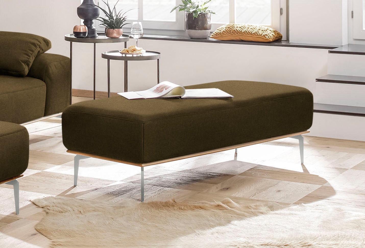 W.SCHILLIG Polsterhocker mit elegantem Holzsockel, Füße in Chrom glänzend, günstig online kaufen