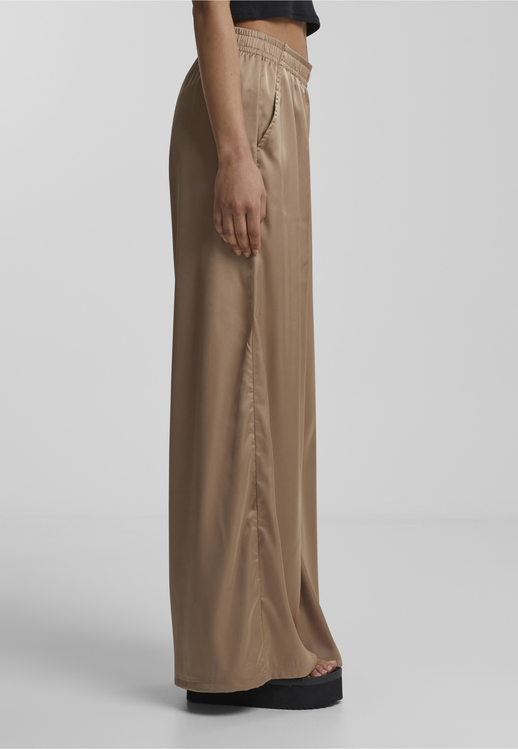 URBAN CLASSICS Stoffhose »Urban Classics Damen Ladies Satin Wide Leg Pants«