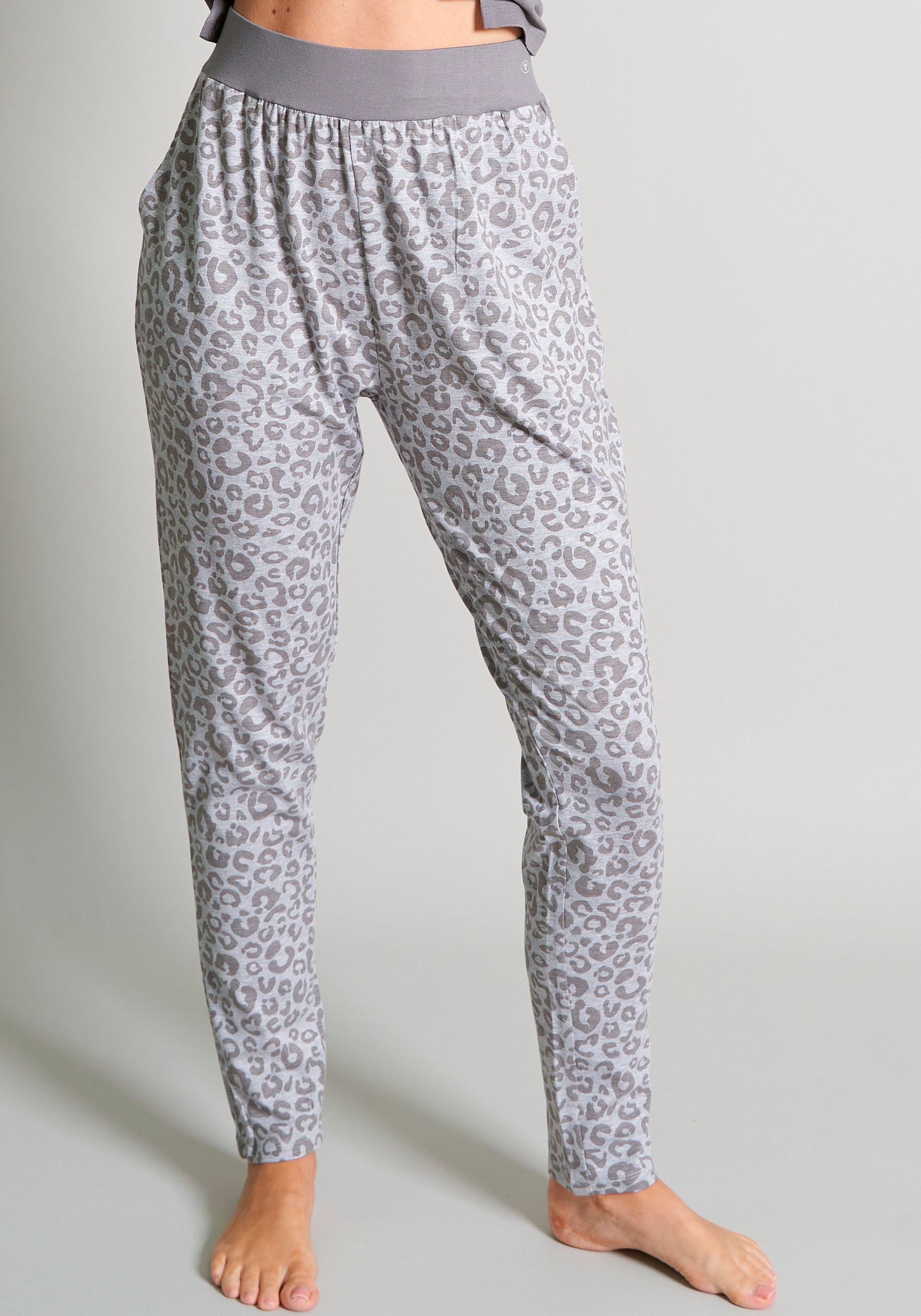 TOM TAILOR Pyjamahose, mit angesagtem Leo-Print