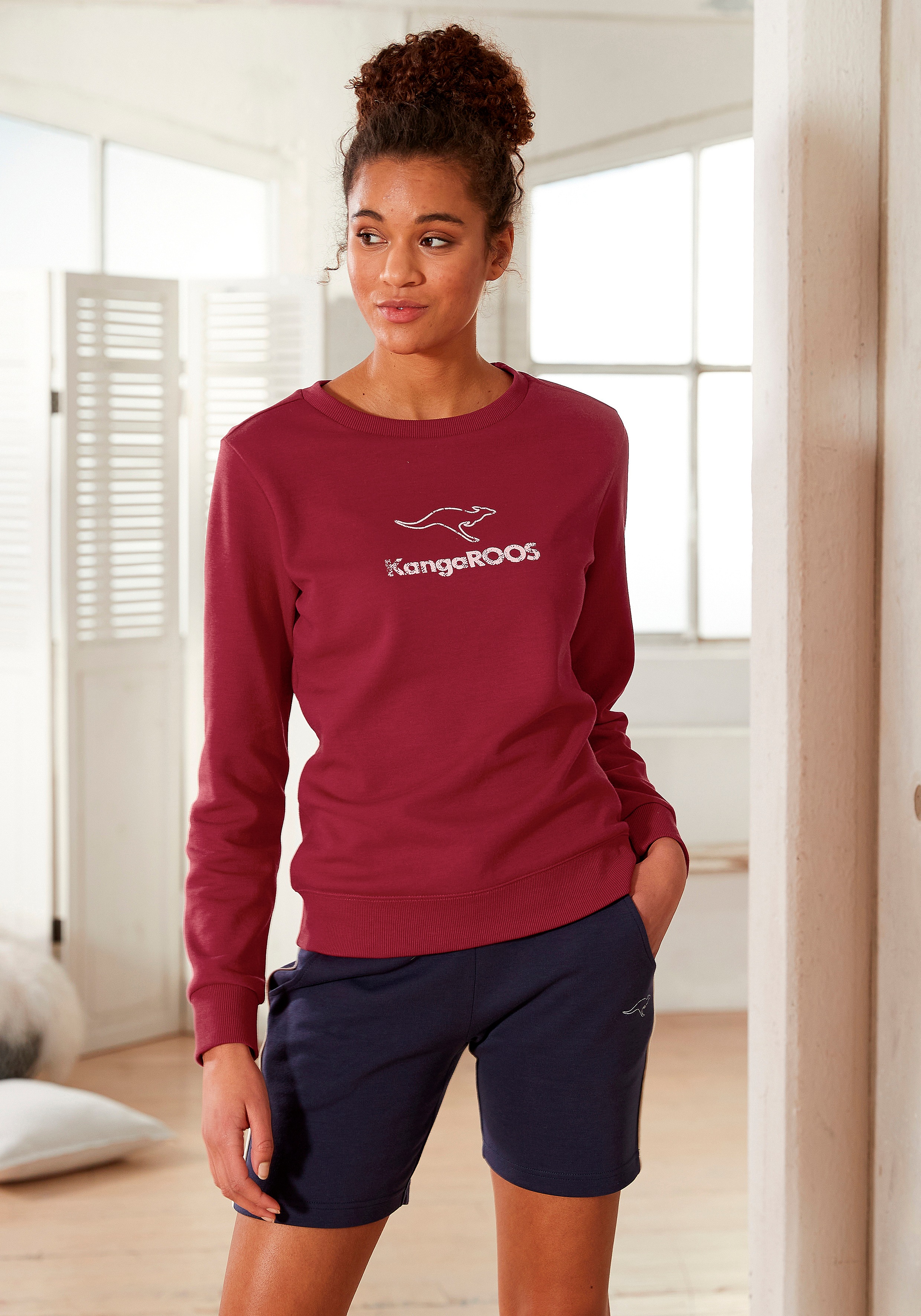 Thumbnail - KangaROOS Sweatshirt, mit Kontrastfarbenem Logodruck, Loungeanzug