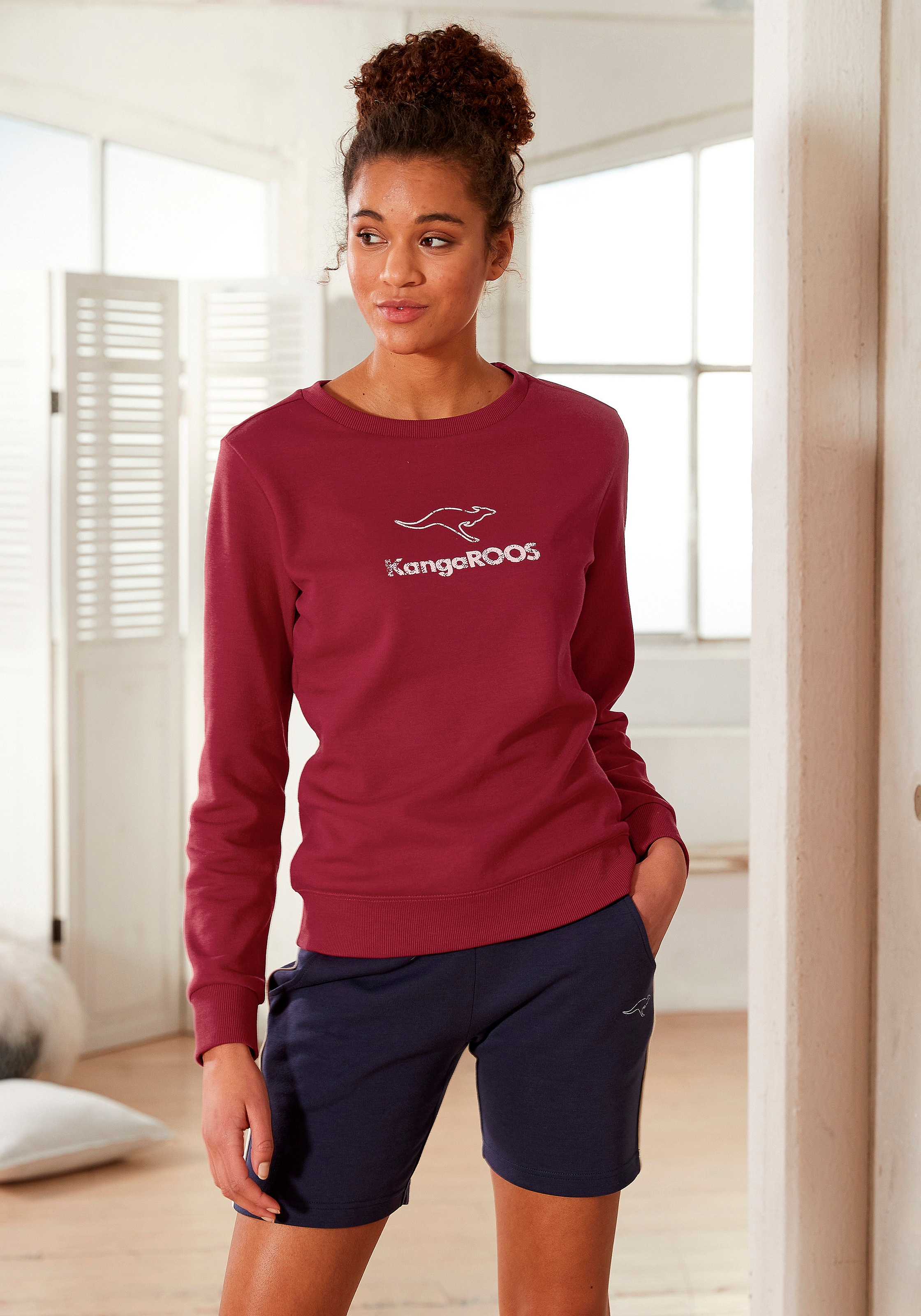 Thumbnail - KangaROOS Sweatshirt, mit Kontrastfarbenem Logodruck, Loungewear