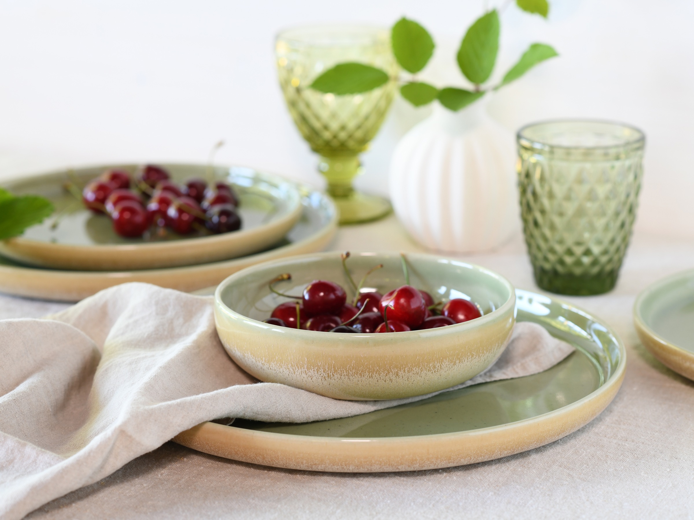 CreaTable Teller-Set »Uno Romana Grün, Tellerset 12-tlg«, (Set, 12 tlg.), Sprenkel, Seidenmatte Glasur