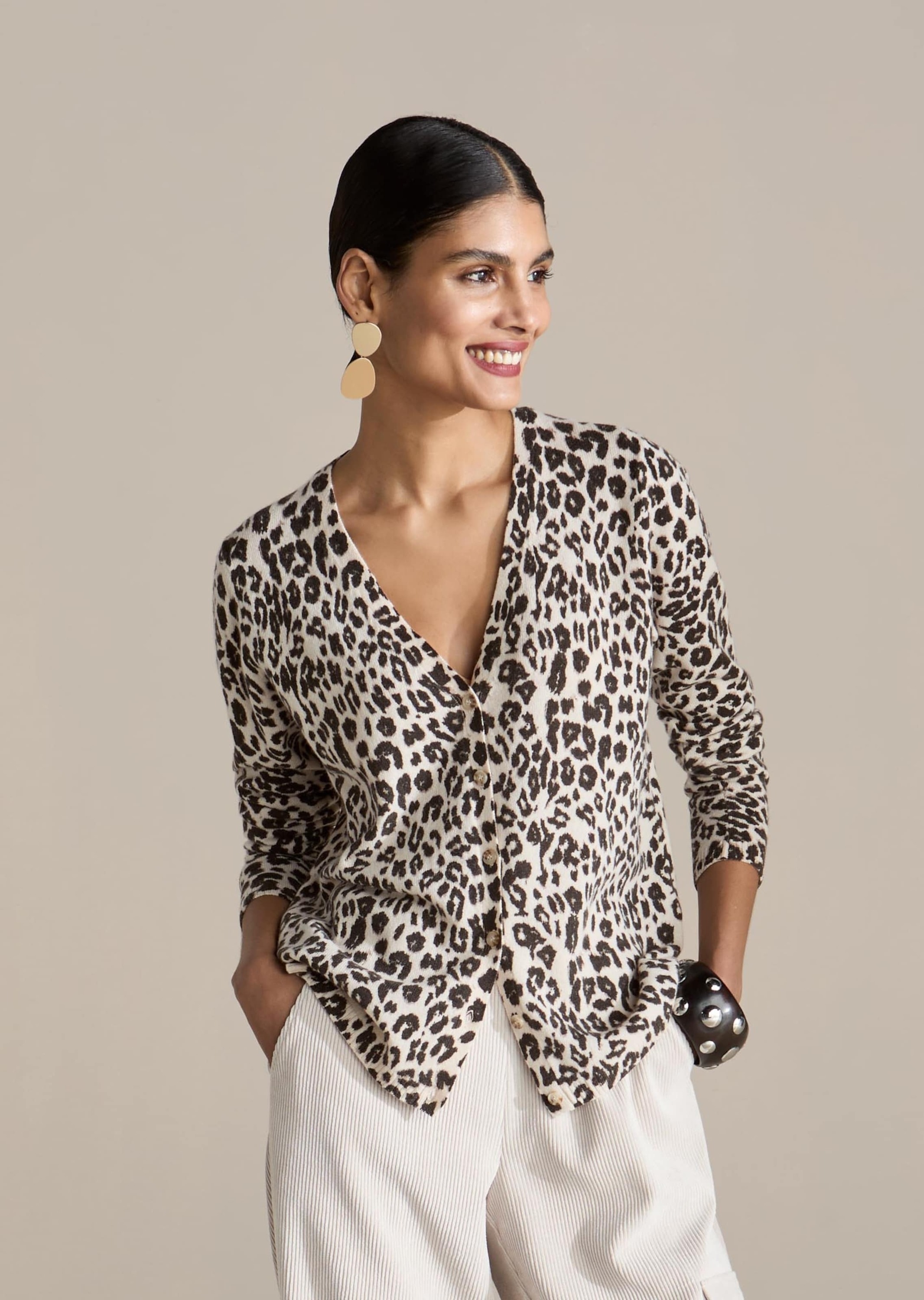 MADELEINE Strickjacke »Strickjacke Kaschmirjacke mit Leo-Druck«