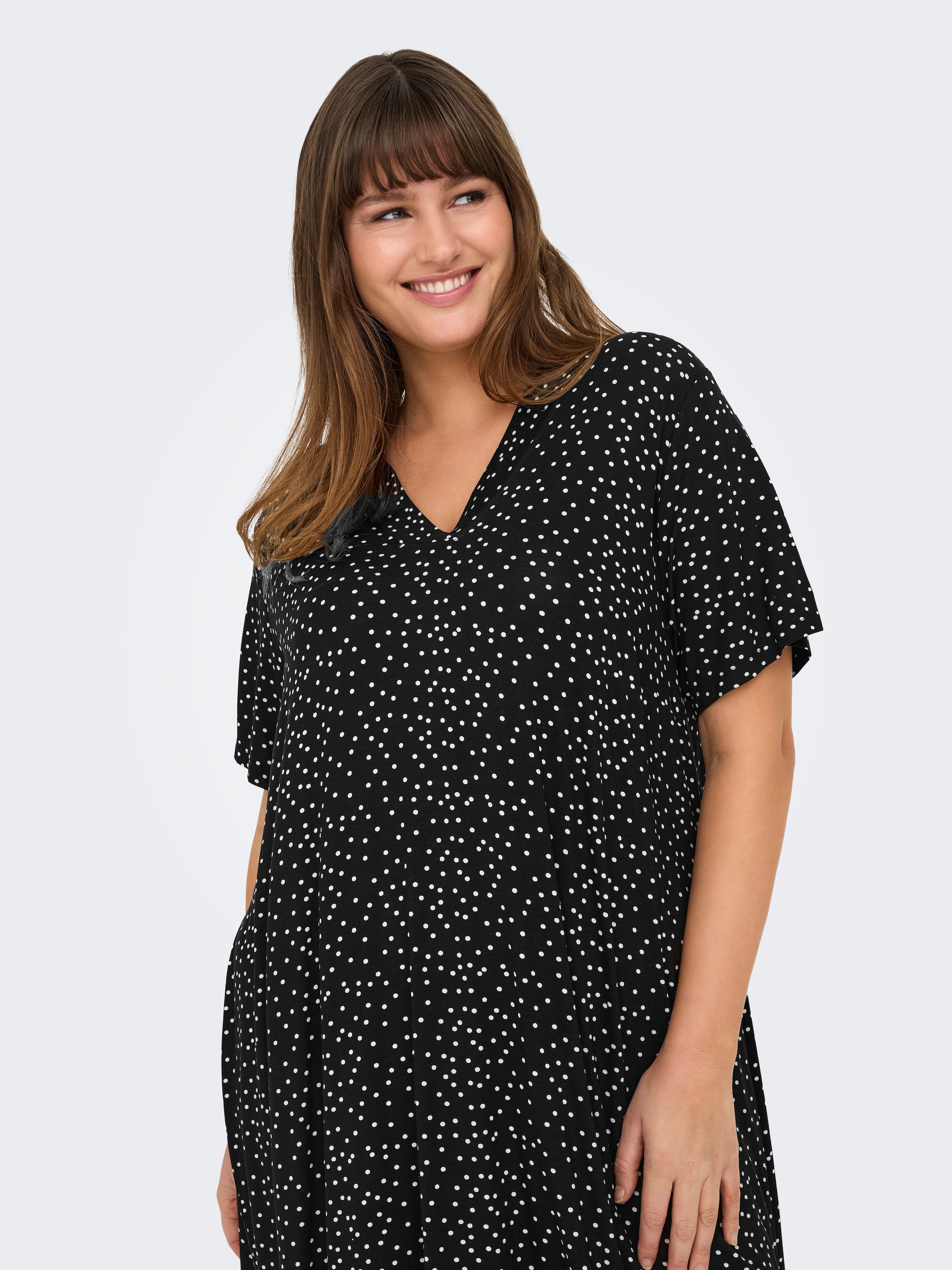ONLY CARMAKOMA Shirtkleid »CARFYRLA LIFE S/S V-NCK BLK AOP DRE NOOS«