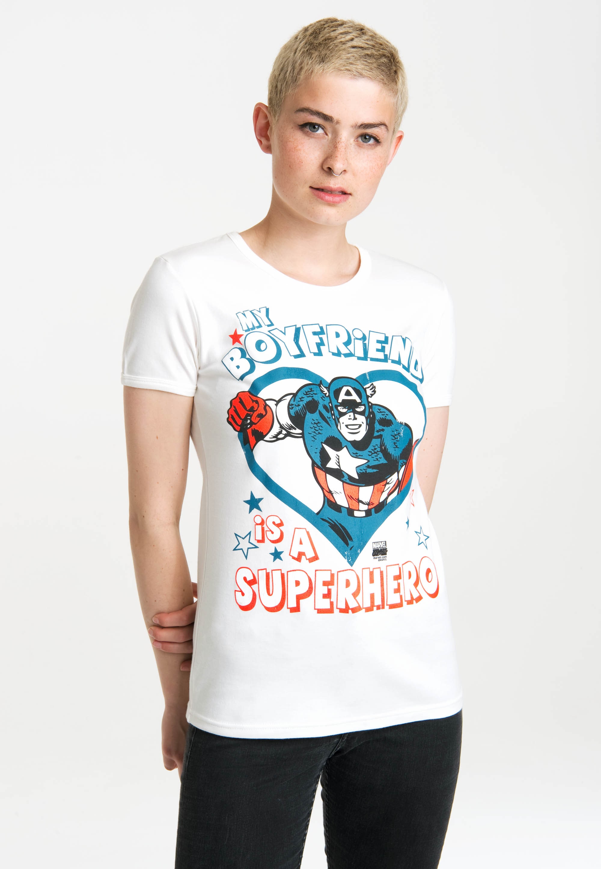 LOGOSHIRT T-Shirt »Marvel - BAUR online My | Is lizenzierten mit Boyfriend Superhero«, bestellen A Originaldesign