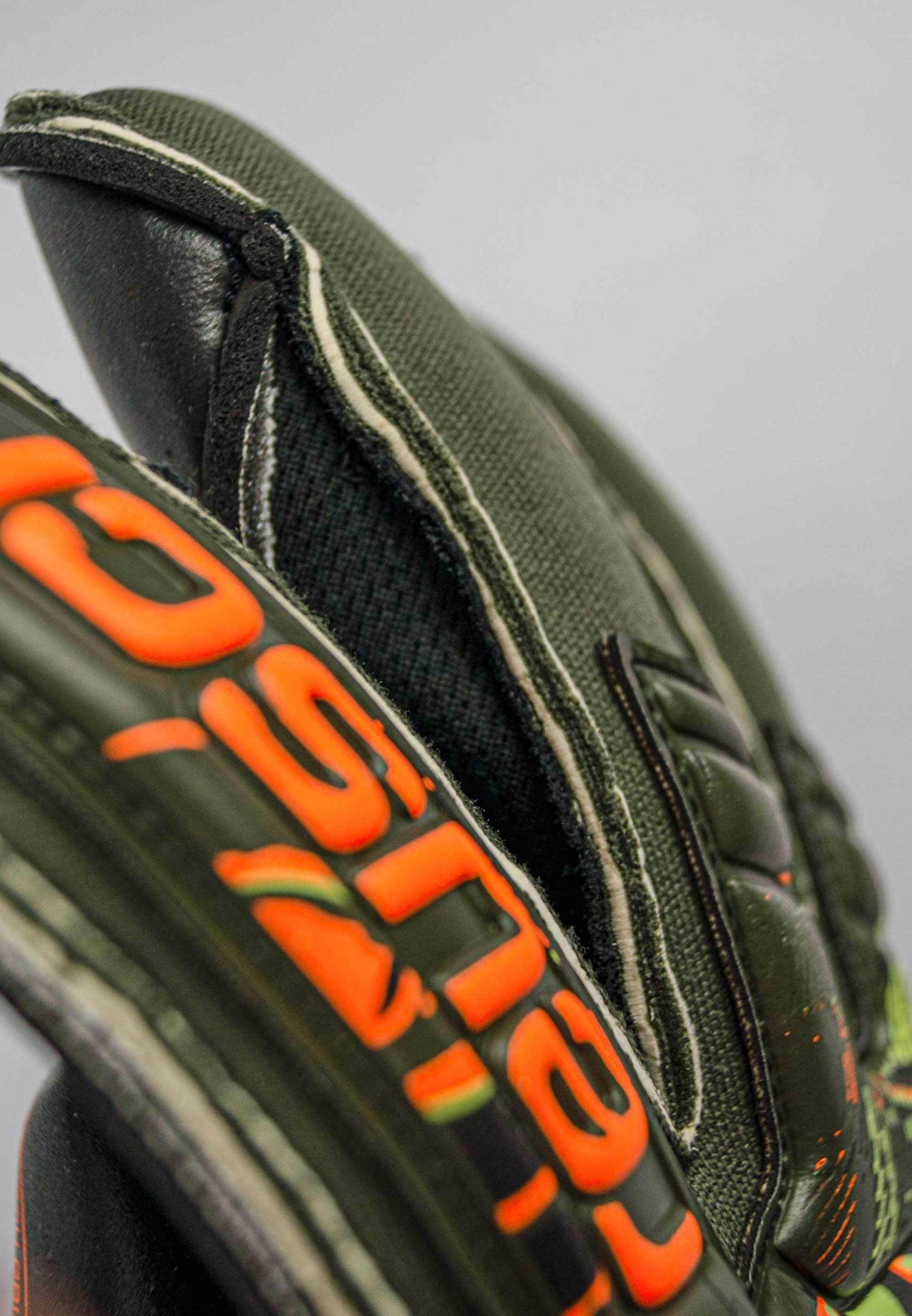 Reusch Torwarthandschuhe »Attrakt Duo Ortho-Tec«, mit hervorragendem Grip