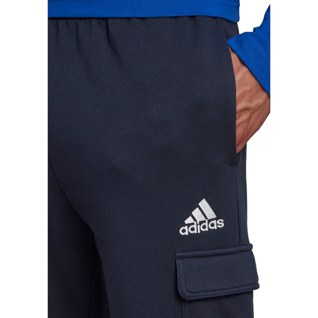 adidas Sportswear Sporthose »ESSENTIALS FLEECE REGULAR TAPERED CARGOHOSE«, (1 tlg.)