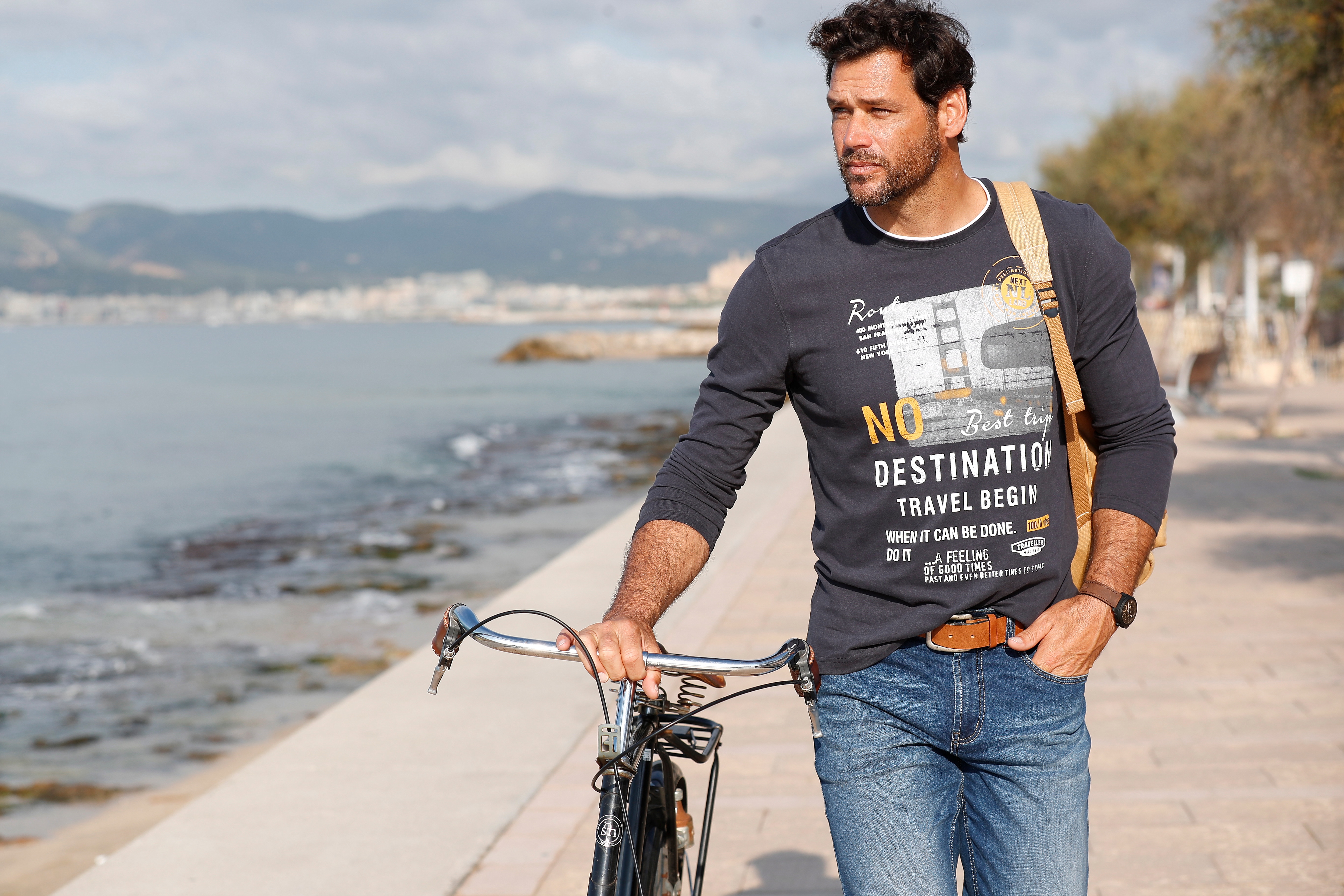 Mans World Langarmshirt "neue Farbe" Langarm, bedruckt, Rundhalsausschnitt, aus 100% Baumwolle