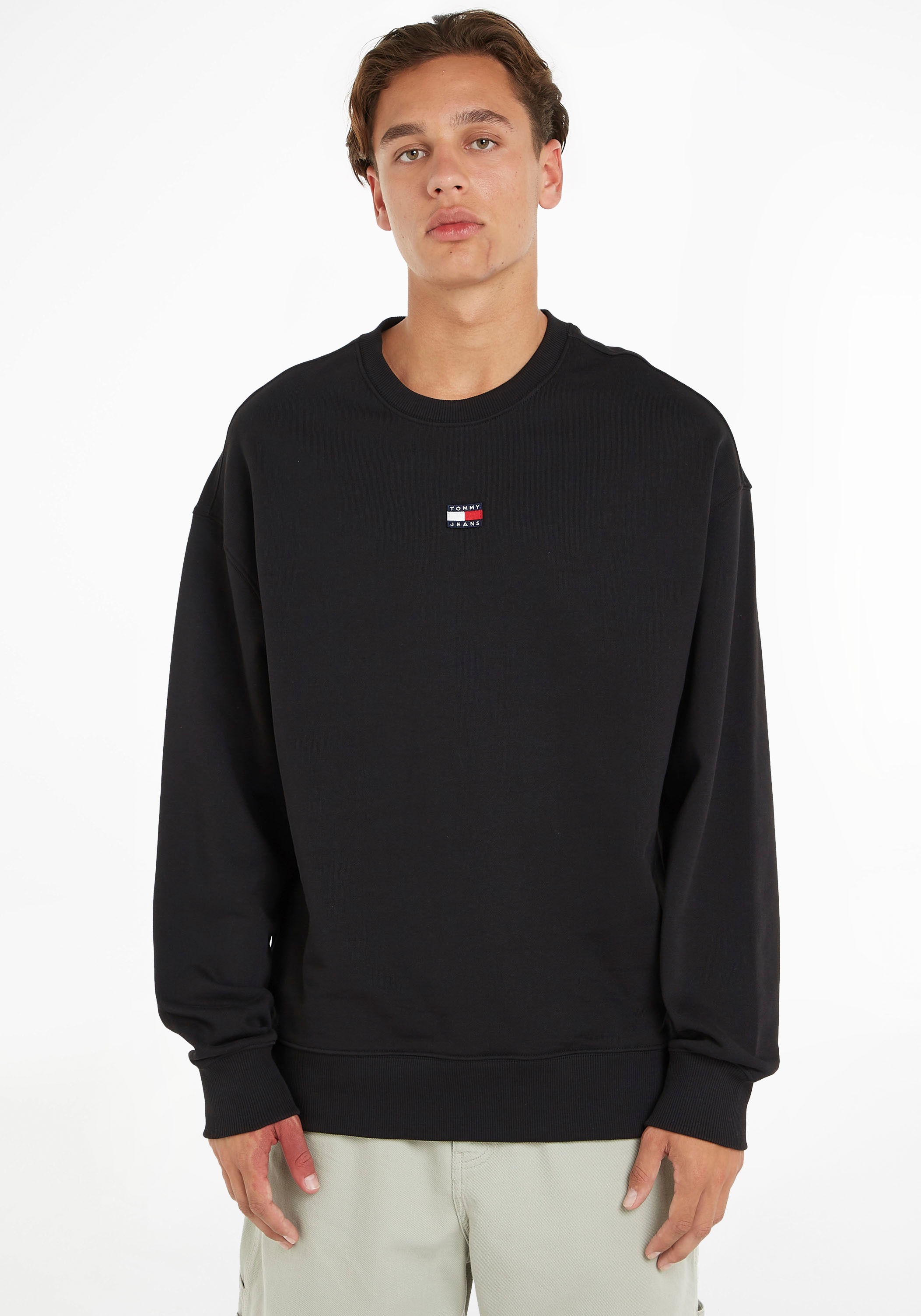 Tommy Jeans Sweatshirt »TJM RLX XS BADGE CREW«, mit Tommy Jeans Stickerei kaufen
