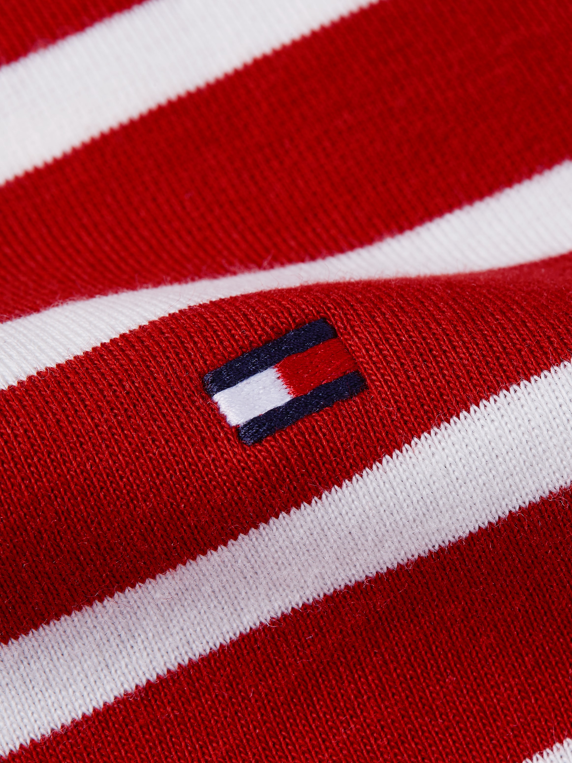 Tommy Hilfiger T-Shirt »SLIM CODY V-NK SS«, mit Logostickerei