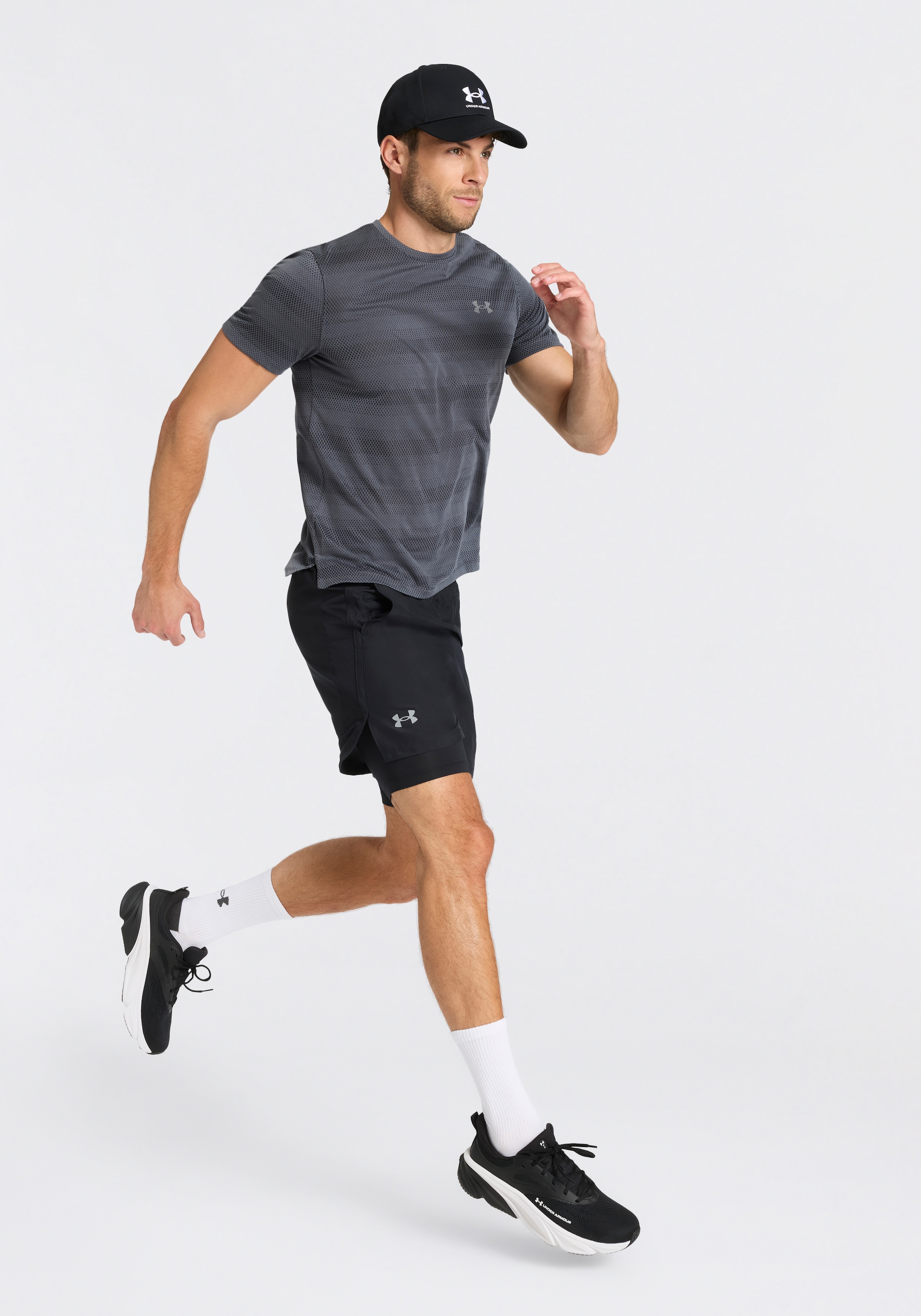 Under Armour® 2-in-1-Shorts »UA LAUNCH 7   2-IN-1 SHORTS«  für vielseitige Aktivitäten, leichtes Material