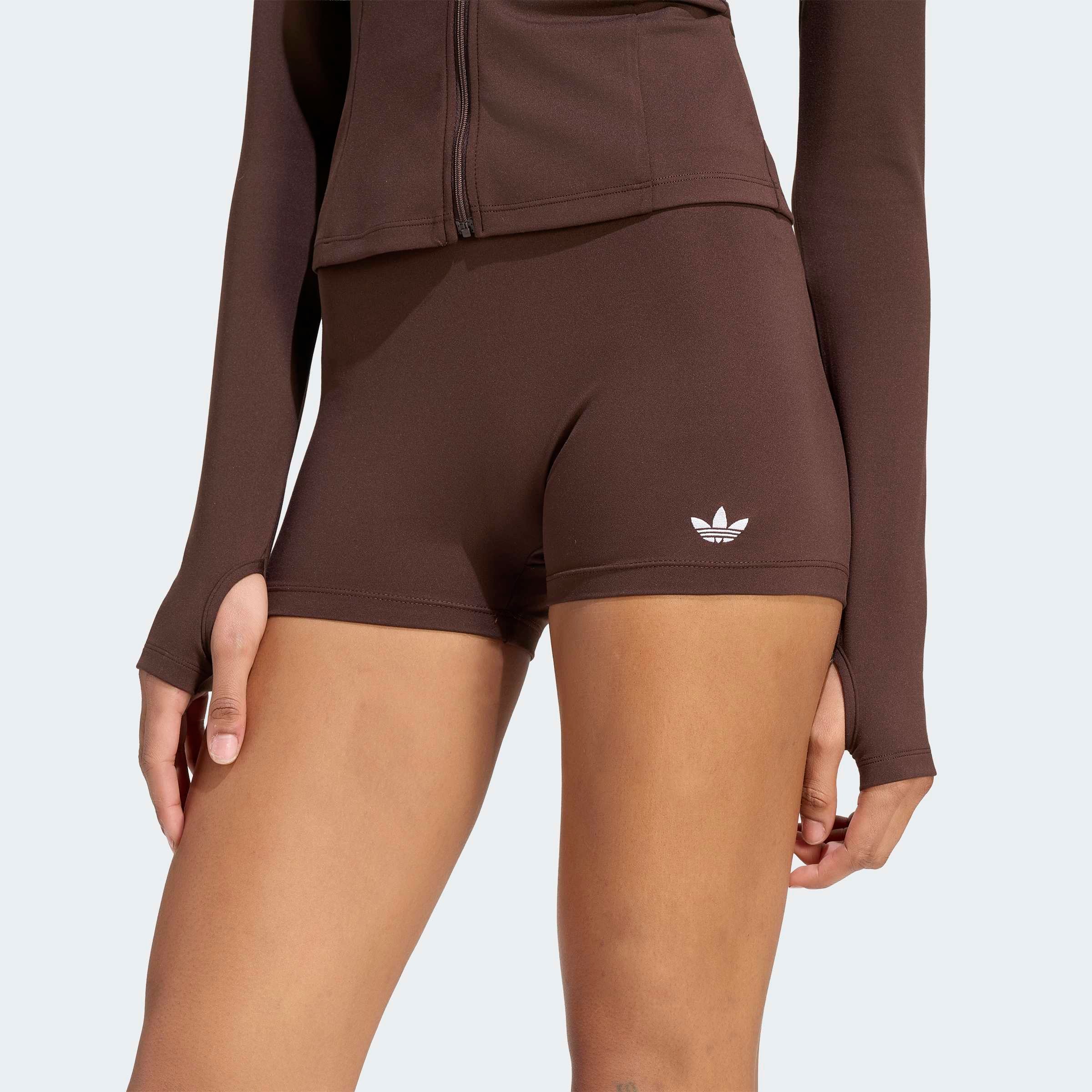 adidas Originals Shorts »ESSENTIALS, POLYESTER«  sportlicher Stil, ohne Verschluss, aus Polyester, enger Schnitt