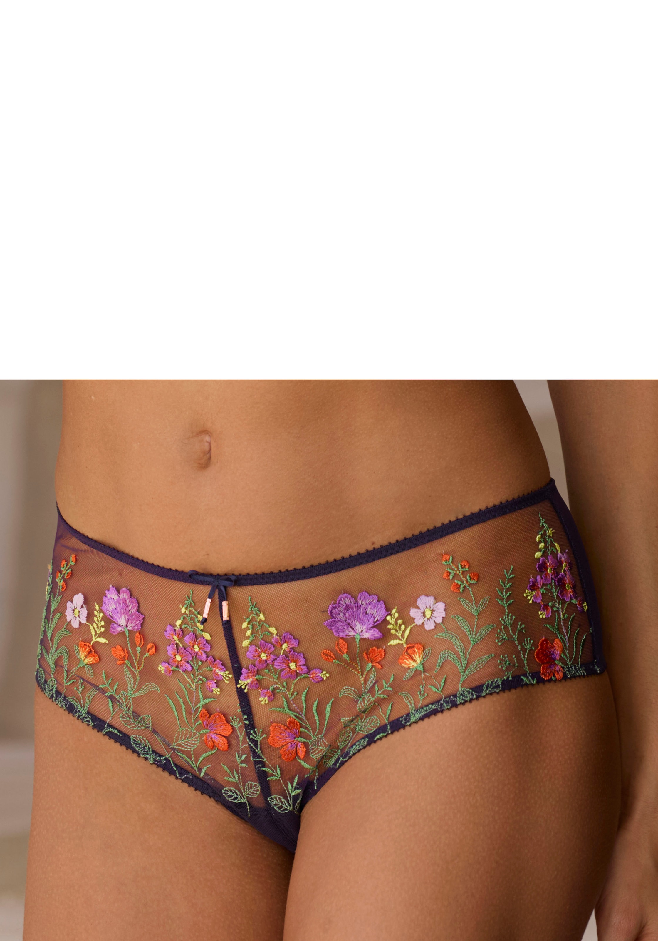 Stringpanty »Maria«, mit bunten Blumen aus Stickereispitze