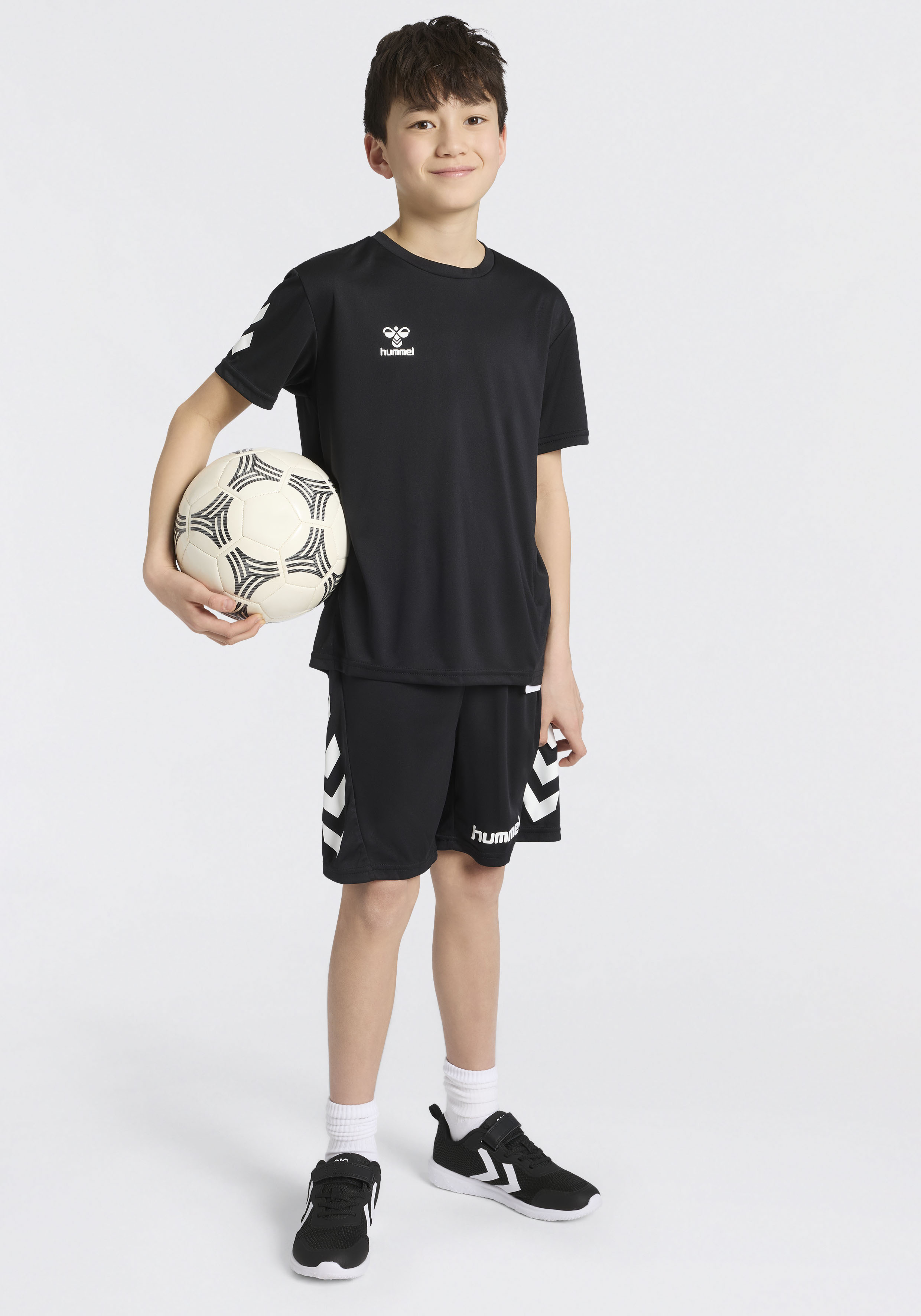 hummel T-Shirt & Shorts "HMLLOGO SET KIDS" Set, 2, 2 Stk. 2-teiliges Set aus T-Shirt und Shorts, pflegeleicht, für Kinder