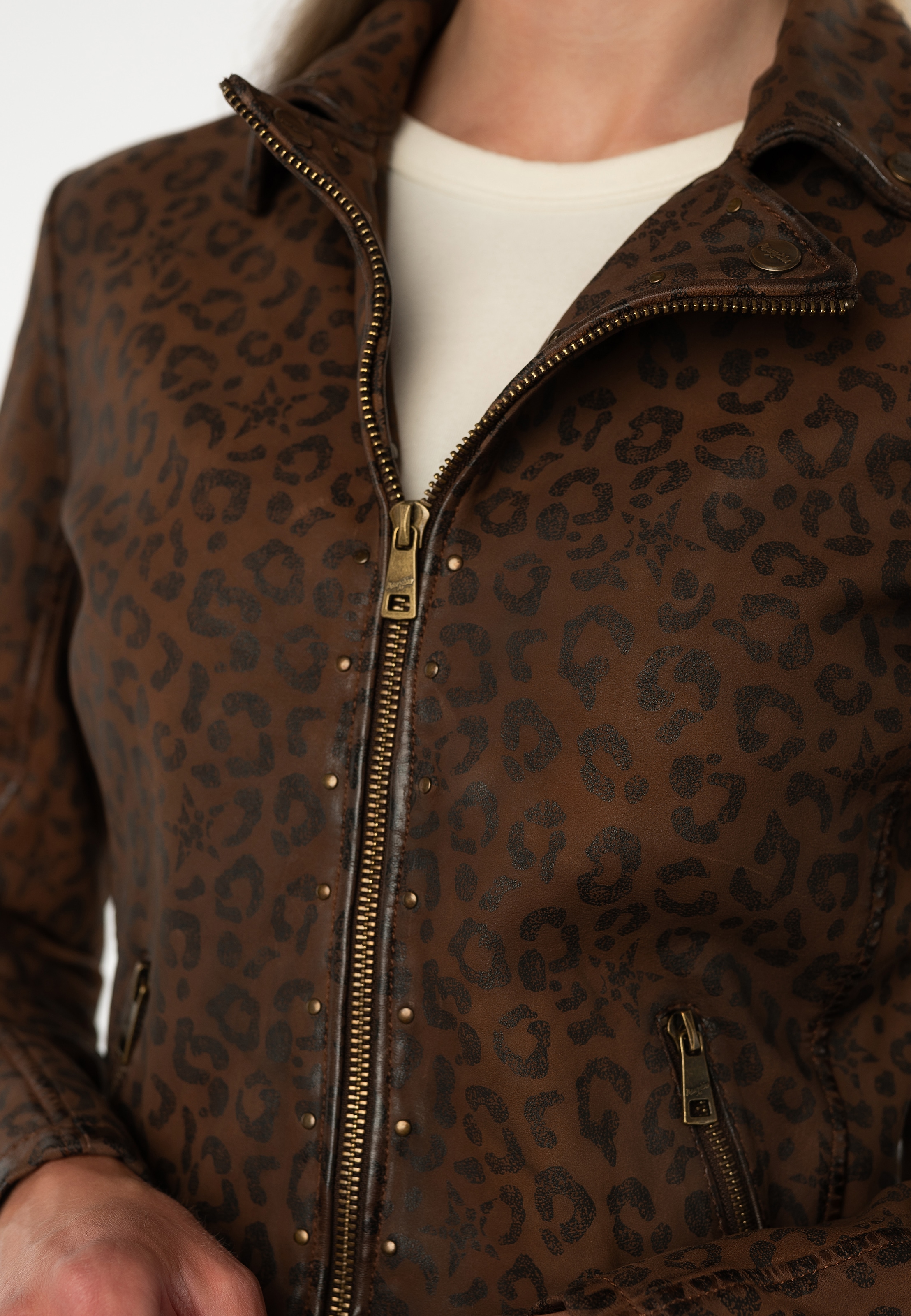 Mauritius Lederjacke »MWNyxa« mit dekorativem Nietenbesatz, Leo-Print