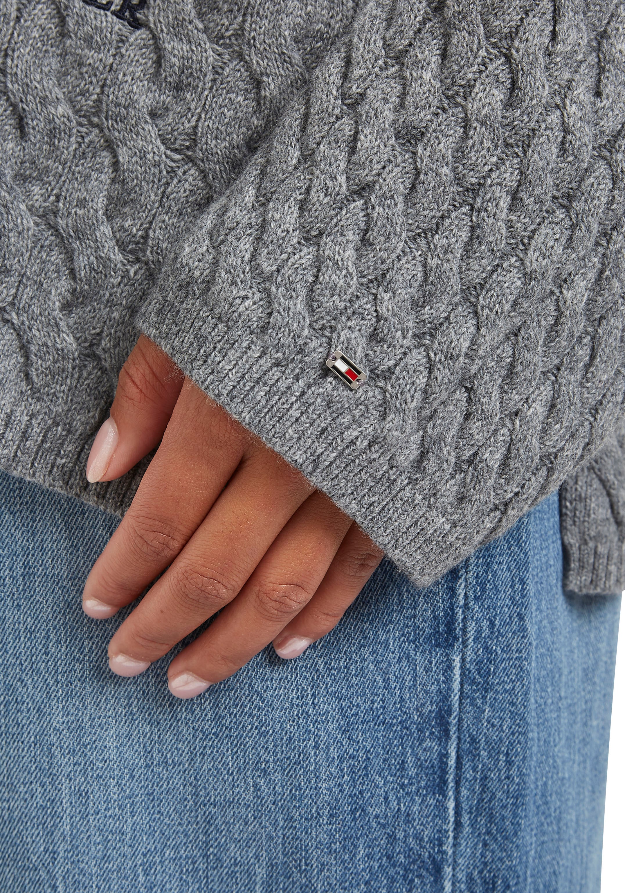 Tommy Hilfiger Strickjacke »WOOL BLEND CABLE V-NK CARDI«, mit Zopfmuster