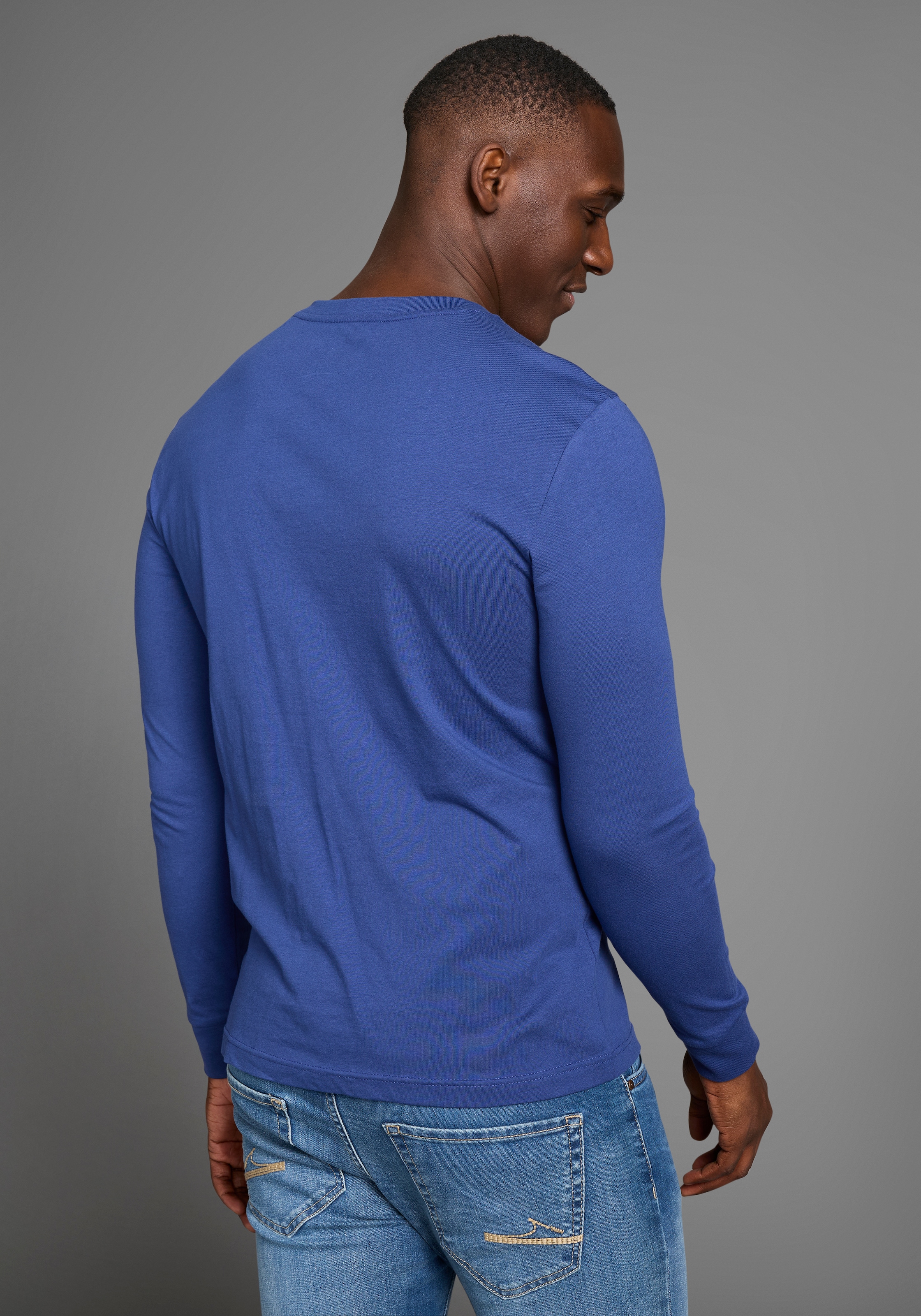 DELMAO Rundhalsshirt, mit Markenlabel