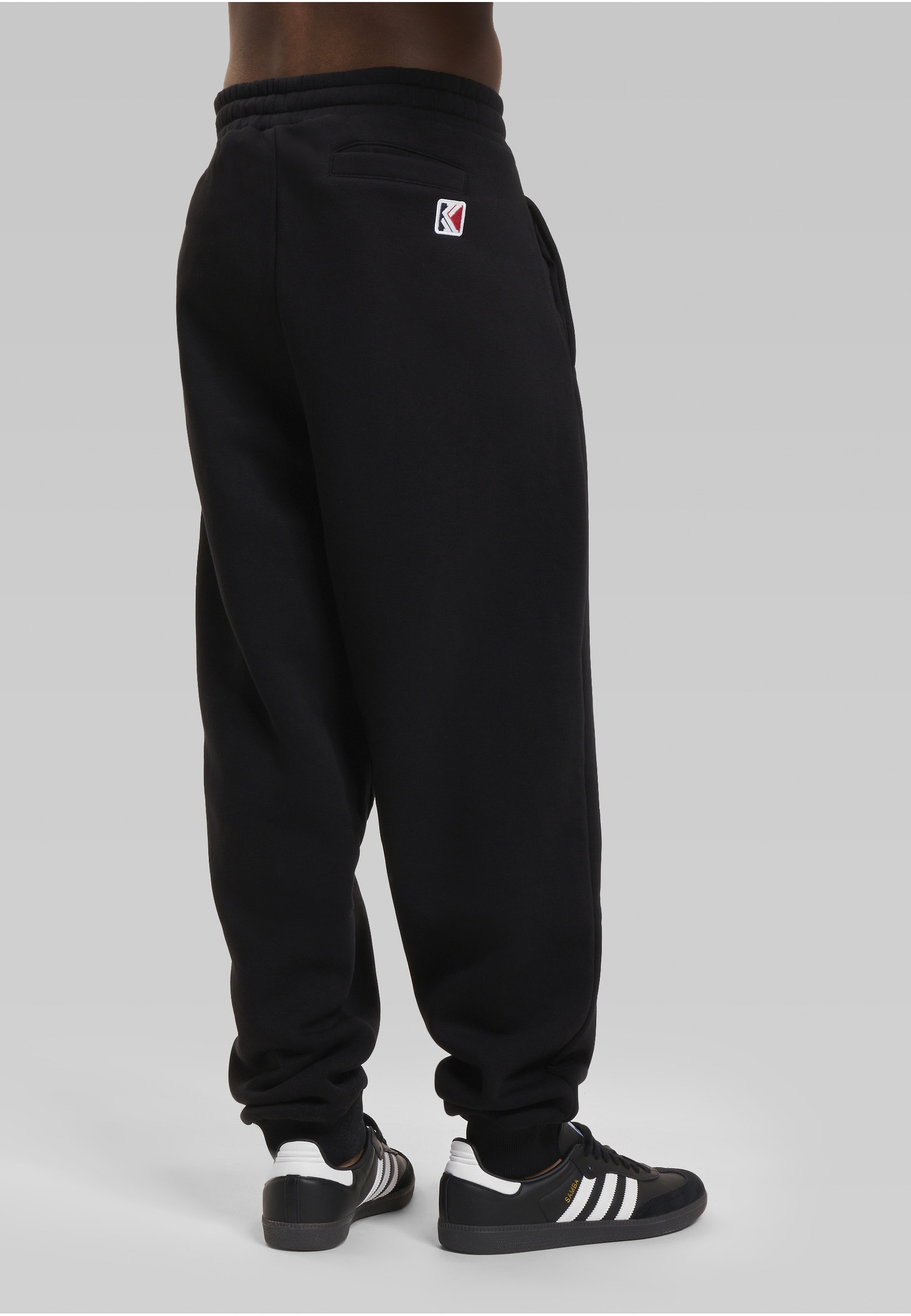 Karl Kani Stoffhose »Karl Kani Herren KKMQ12007 SIGNATURE RETRO SWEATPANTS BLK«