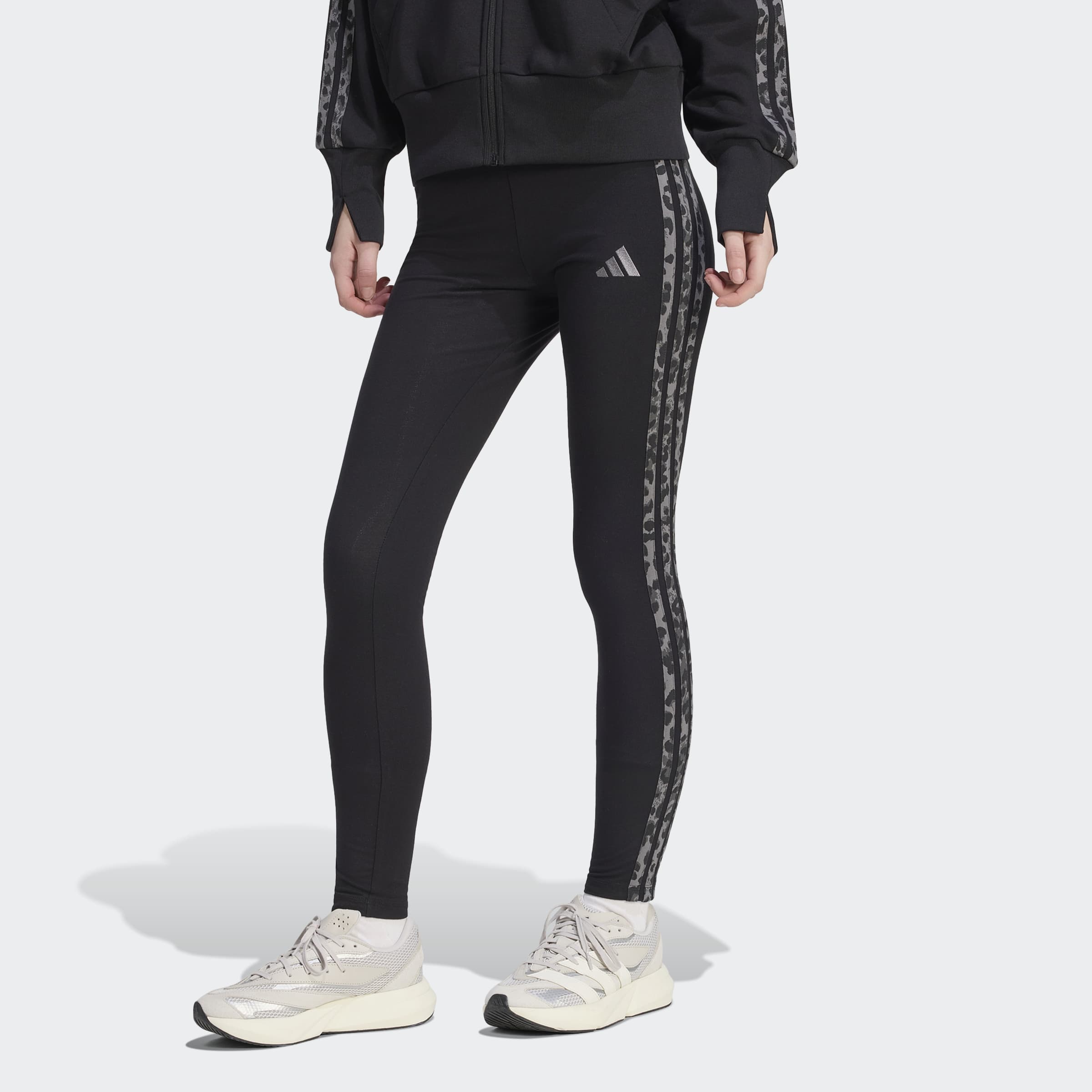 adidas Sportswear Leggings "SEASONAL ESSENTIALS 3-STREIFEN, ANIMALPRINT" für Erwachsene, mit sportlichem Stil, eng anliegende Passform