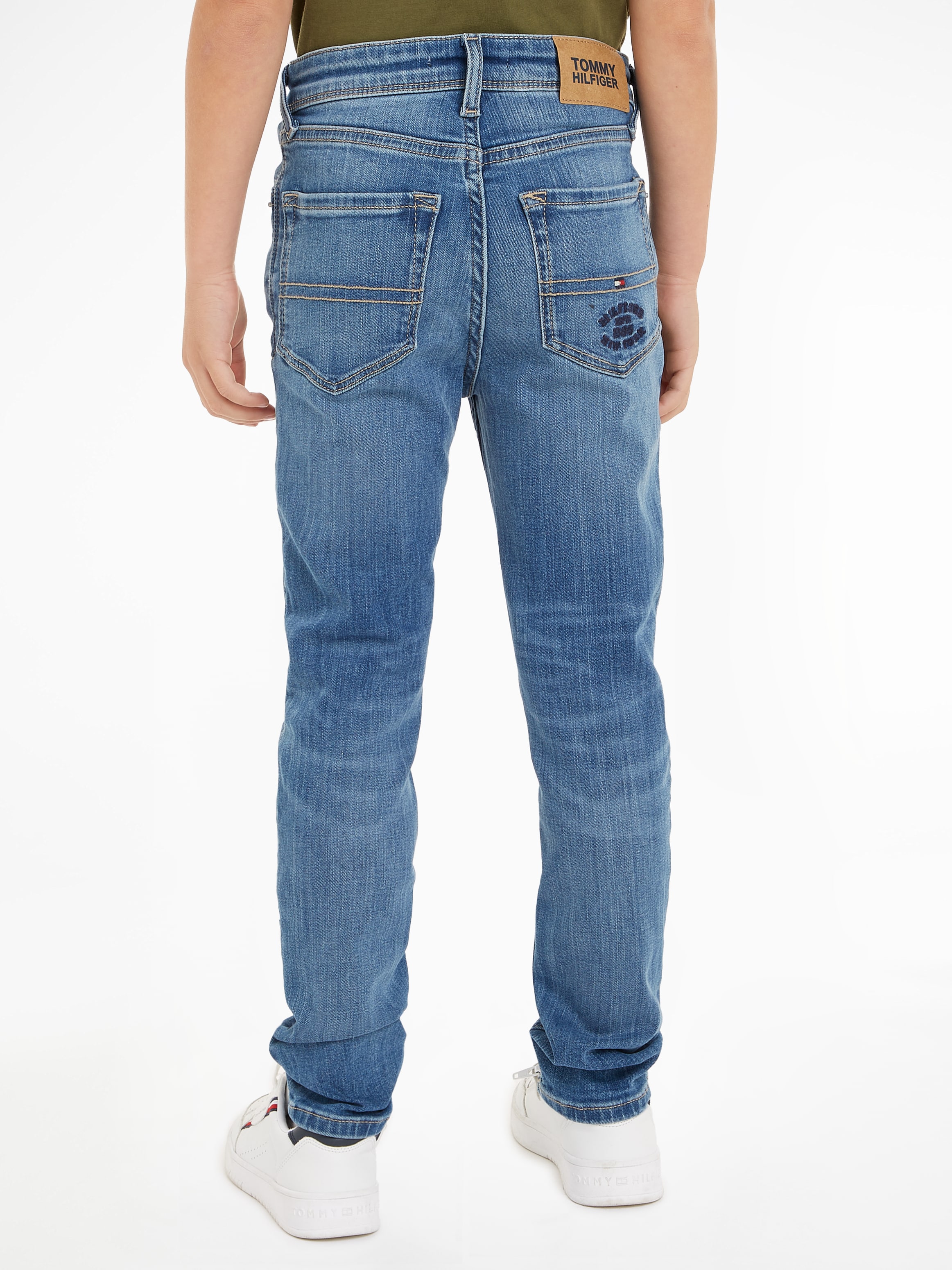 Tommy Hilfiger Skinny-fit-Jeans »SCANTON Y MID BLUE WASH DENIM«, Kinder bis 16 Jahre mit Logostickerei