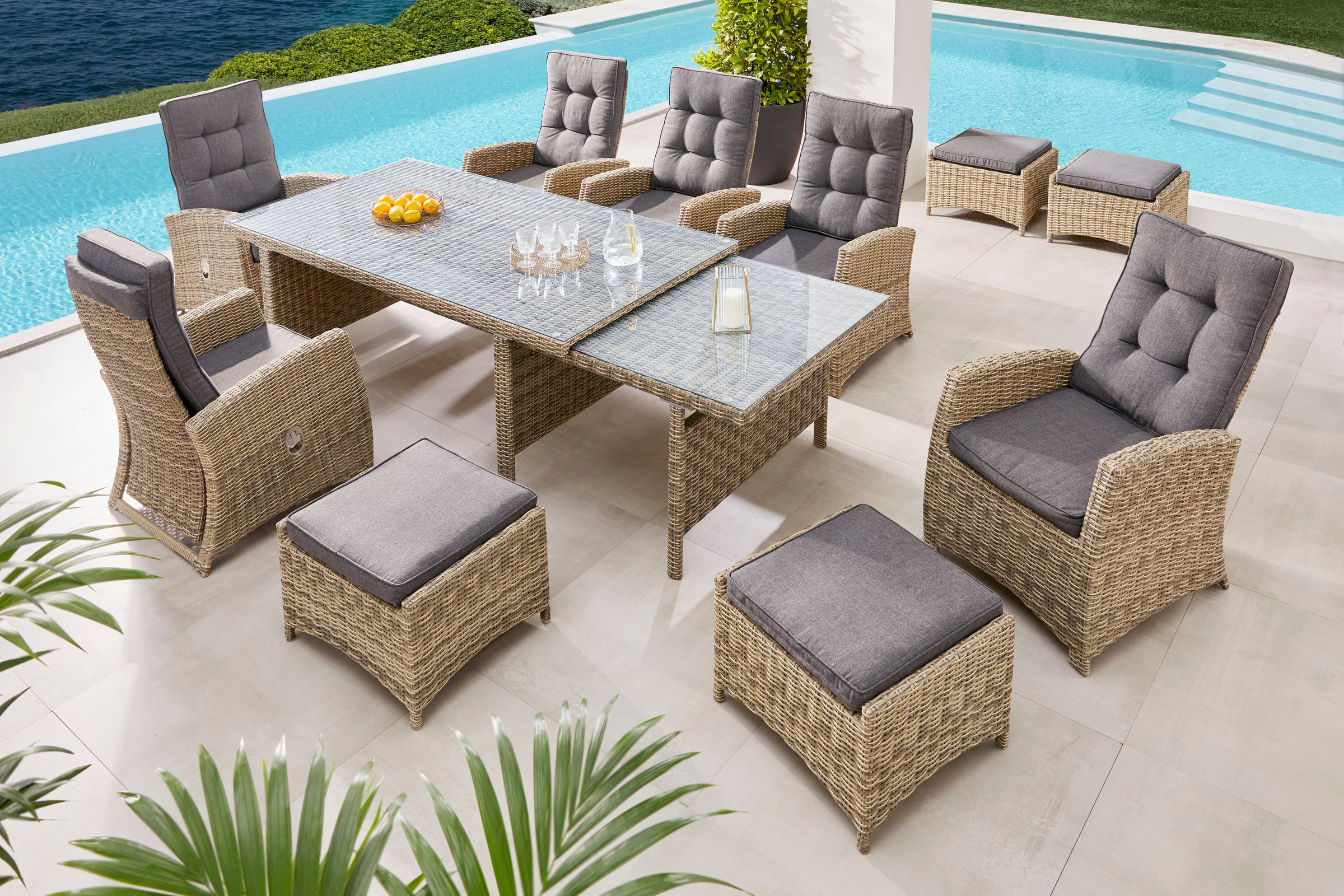 KONIFERA Garten-Essgruppe »Monaco«, (Set, 27 tlg., 6x Sessel, 4x Hocker, 1x AZ-Tisch 200-366x100x75,5 cm, inkl. Auflagen), für 10 Personen Aluminium, Polyrattan, Rückenlehne verstellbar