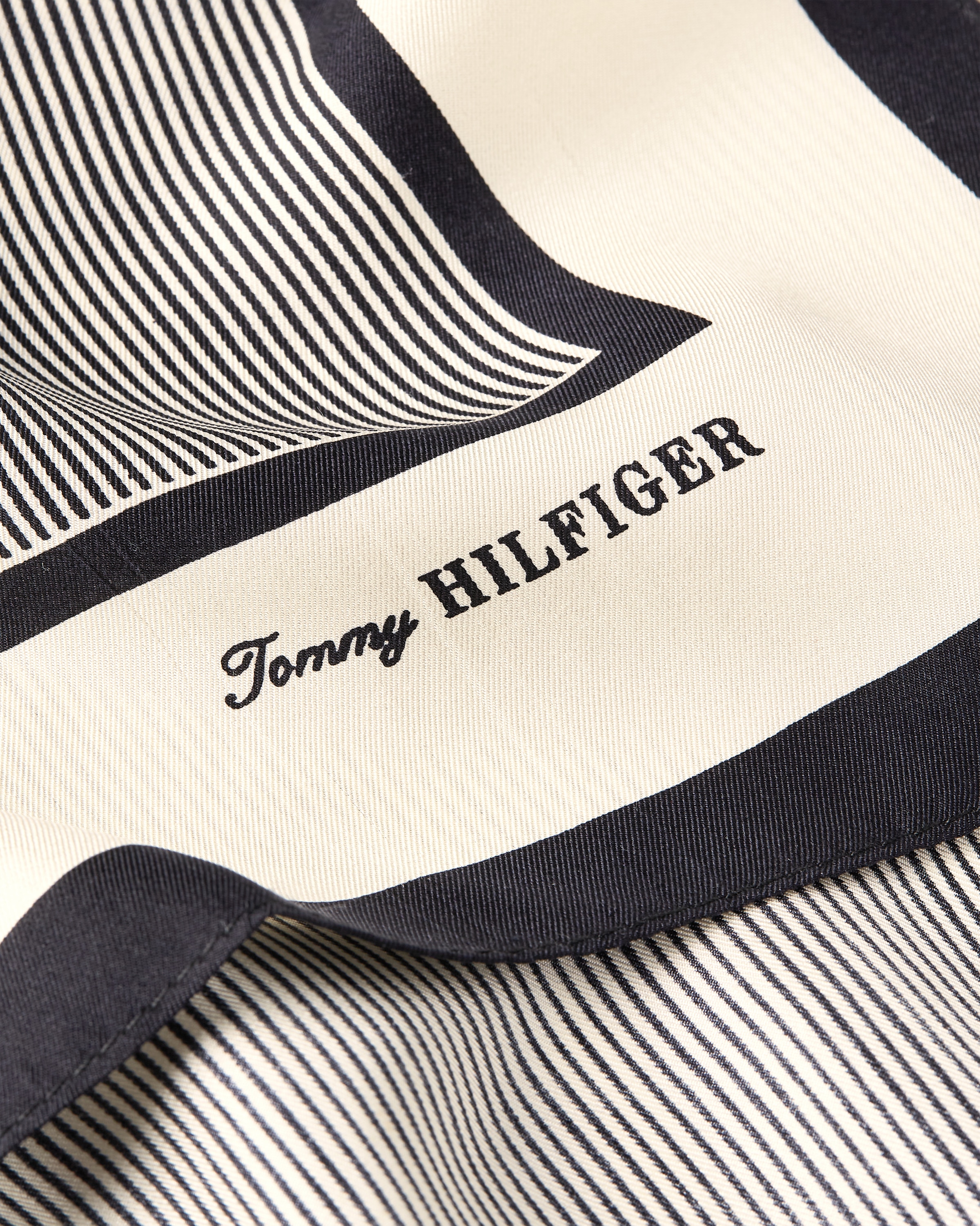 Tommy Hilfiger Modetuch »TH ELEVATED FLAG SILK SQUARE«