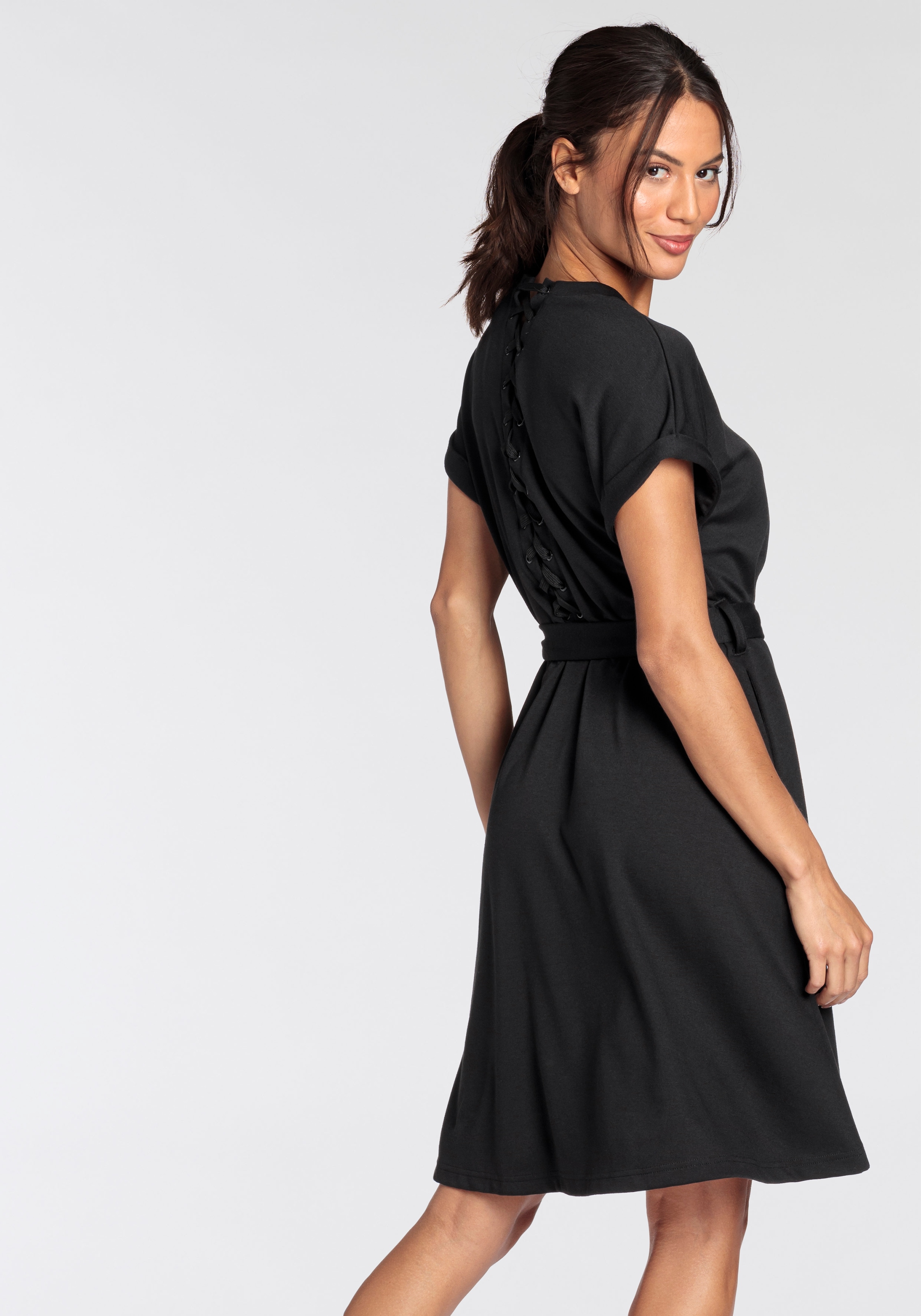 Bruno Banani Jerseykleid, geschnürter Rücken