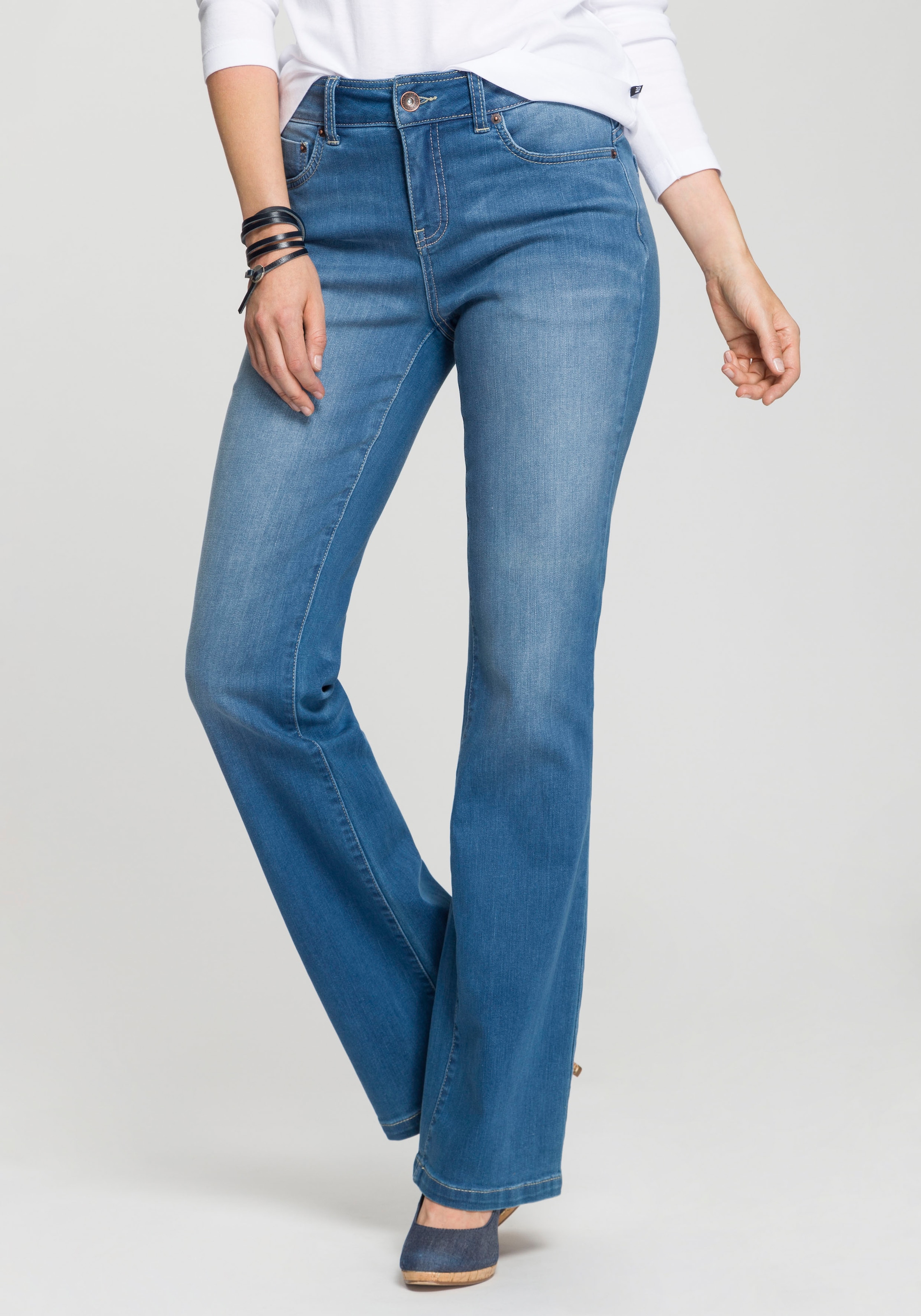 H.I.S Bootcut-Jeans »High-Waist«, wassersparende Produktion durch OZON WASH