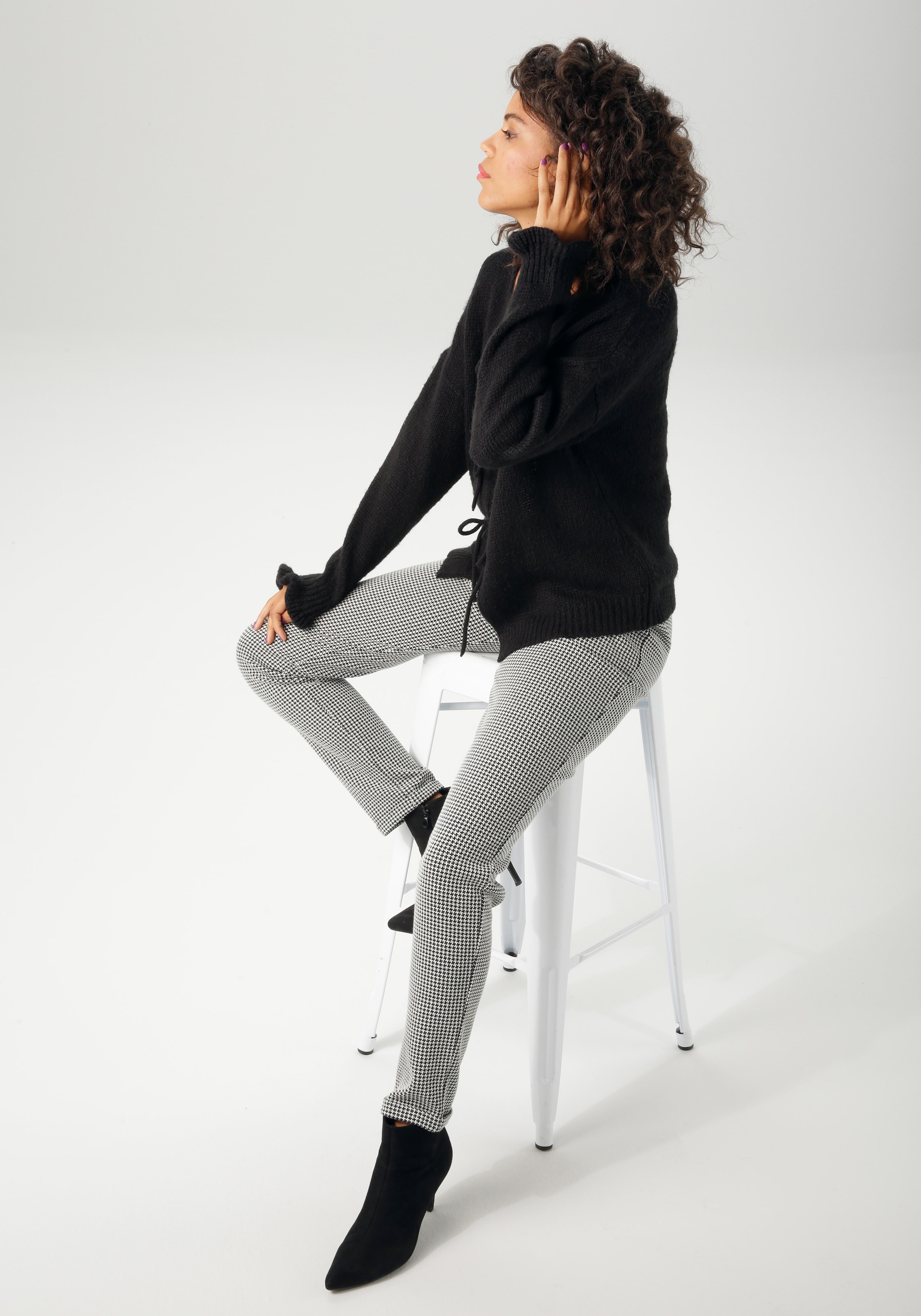 Aniston CASUAL Strickjacke, mit trendigen Bindebändern zu schließen - NEUE KOLLEKTION