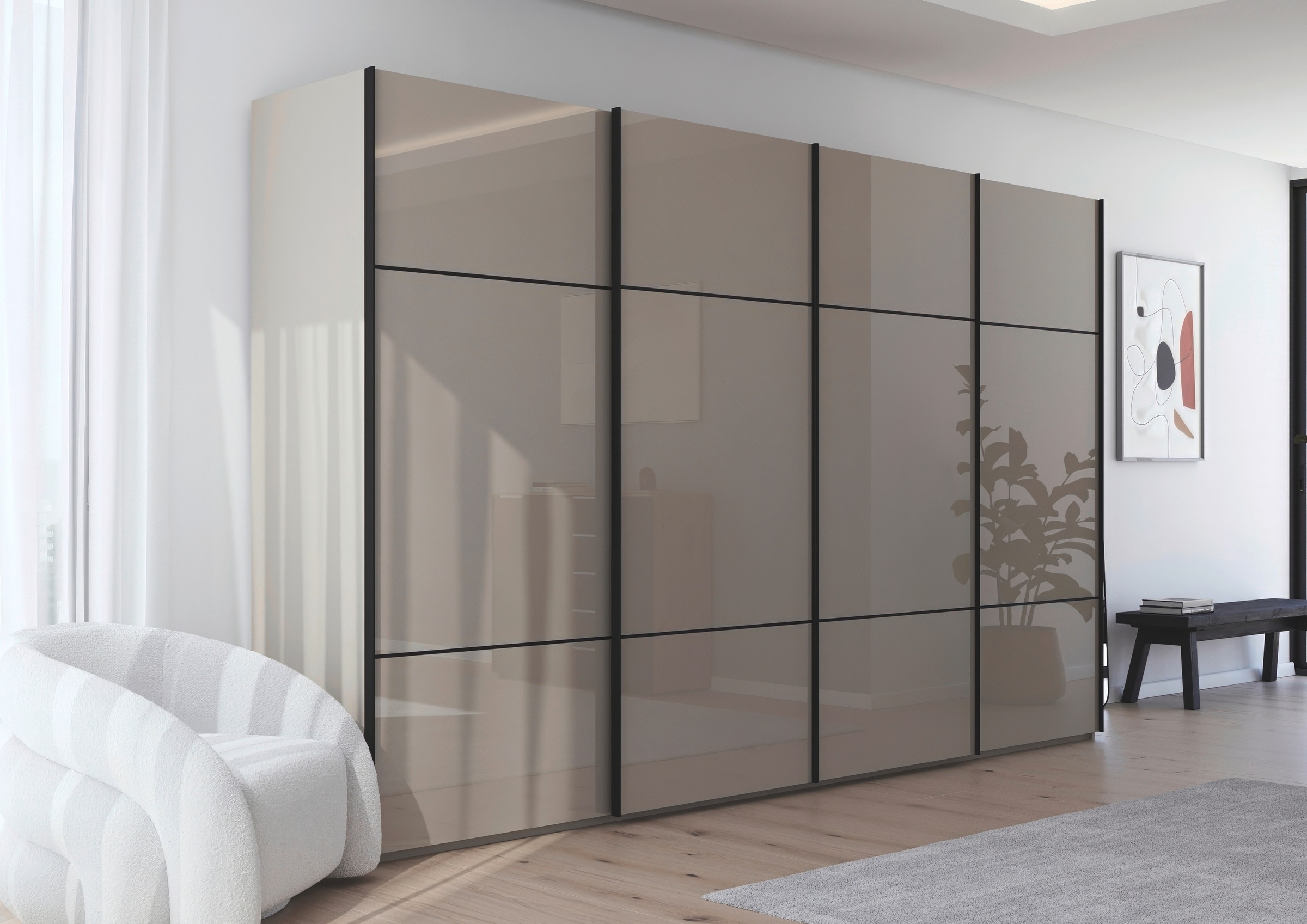 rauch Schwebetürenschrank »Kleiderschrank Schrank Garderobe Schlafzimmerschrank SCALE-TRIO«, edle dreigeteilte Front mit 2 Zierleisten Glasfront MADE IN GERMANY