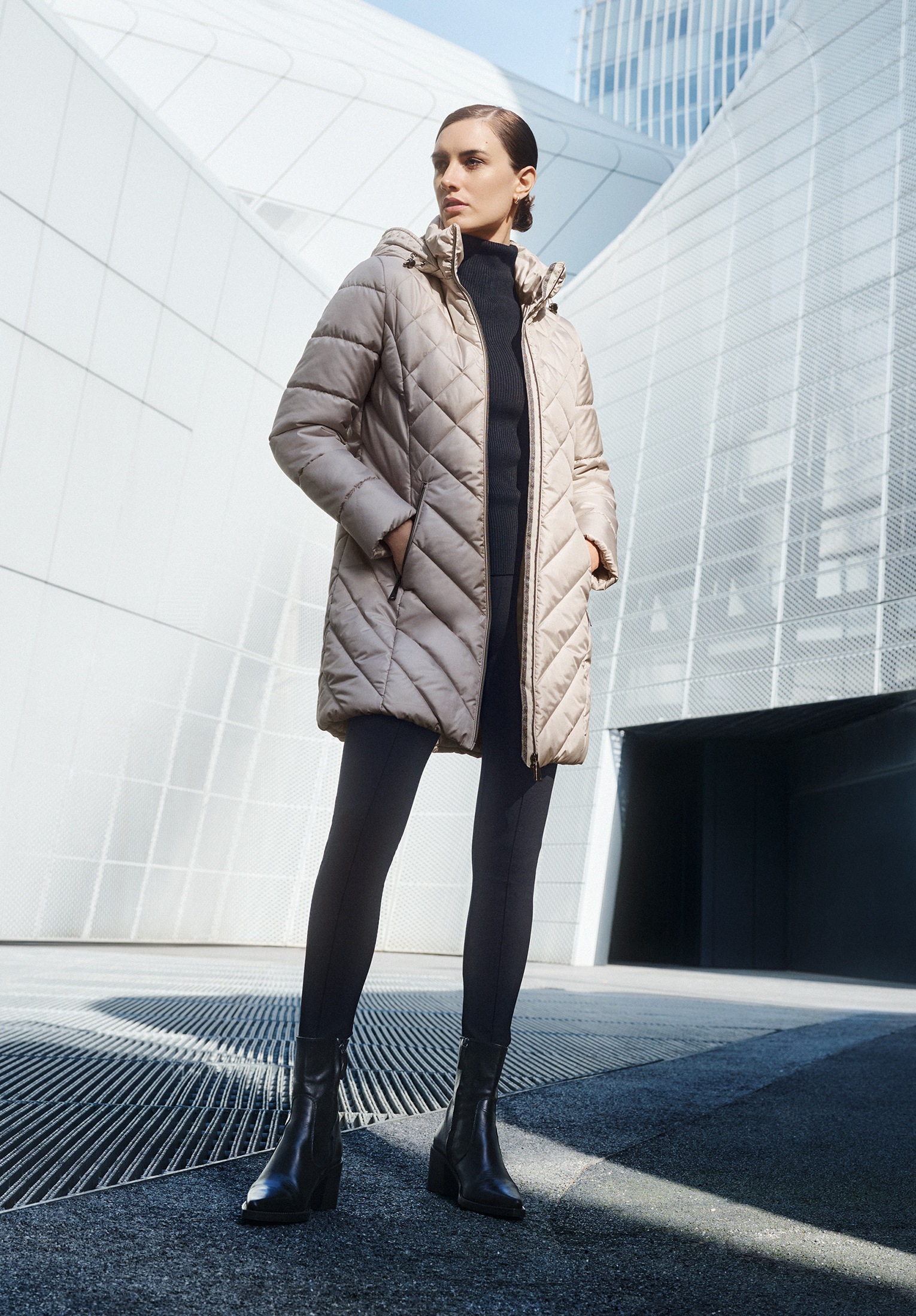 Betty Barclay Outdoorjacke »Betty Barclay Outdoorjacke mit abnehmbarer Kapuze«, mit Kapuze