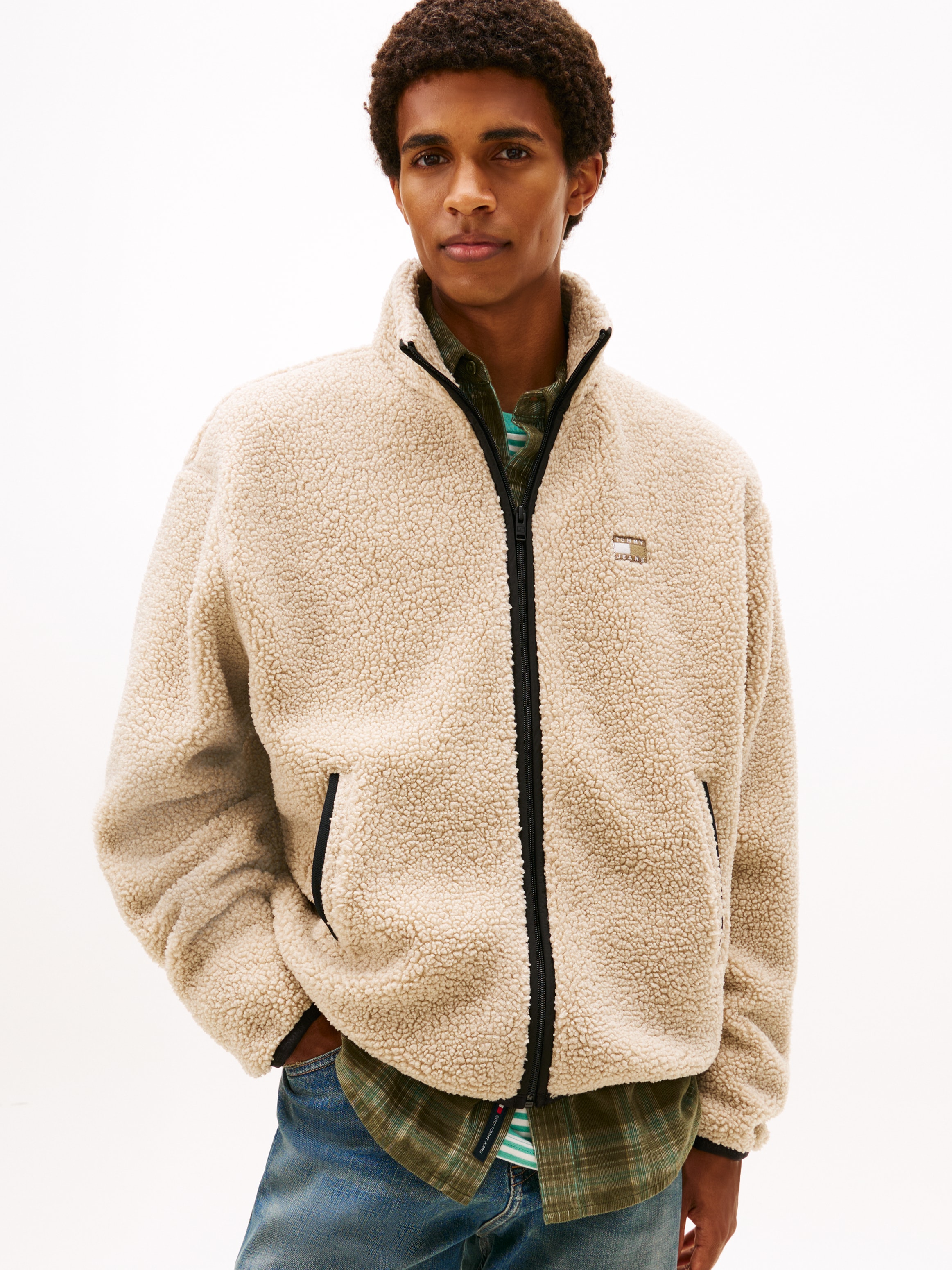 Tommy Jeans "TJM BADGE TEDDY" Stehkragen, Teddyfleece, relaxed fit