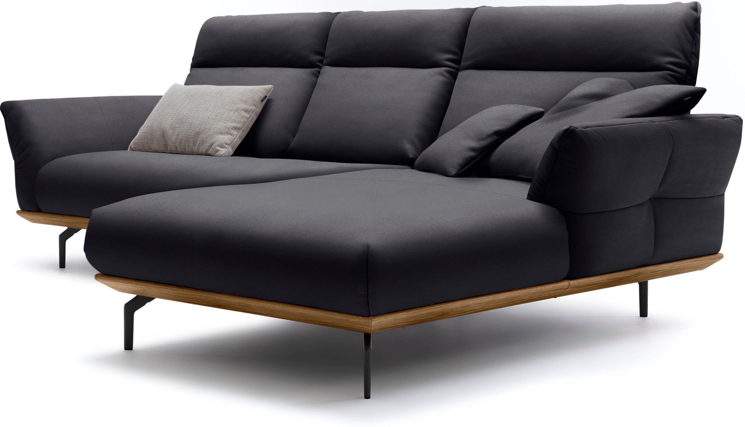 Creation BY ROLF BENZ Ecksofa »CR.460«, Sockel in Nussbaum, Winkelfüße in Umbragrau, Breite 298 cm
