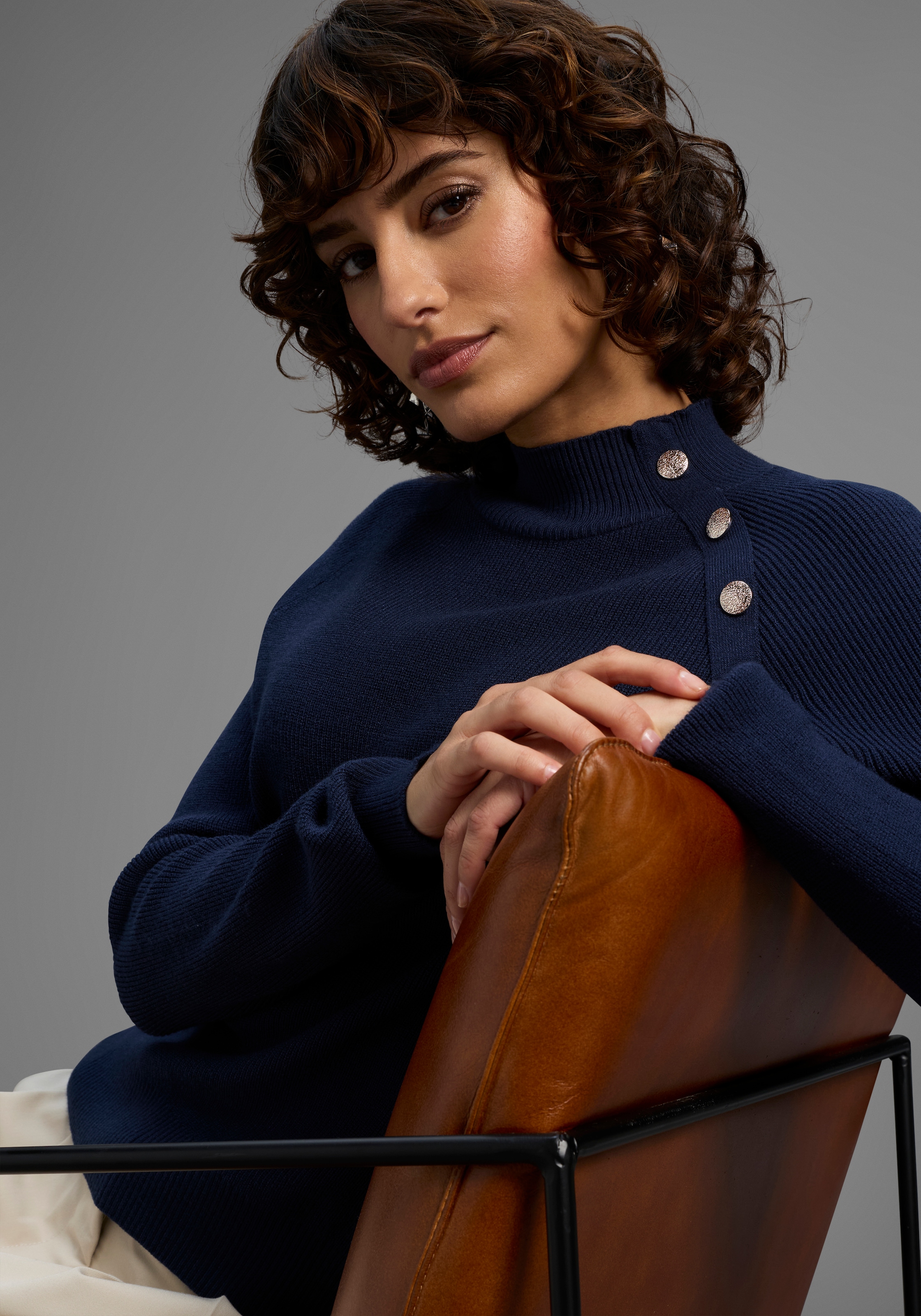 Laura Scott Strickpullover, mit Knopfdetail und Stehkragen günstig online kaufen
